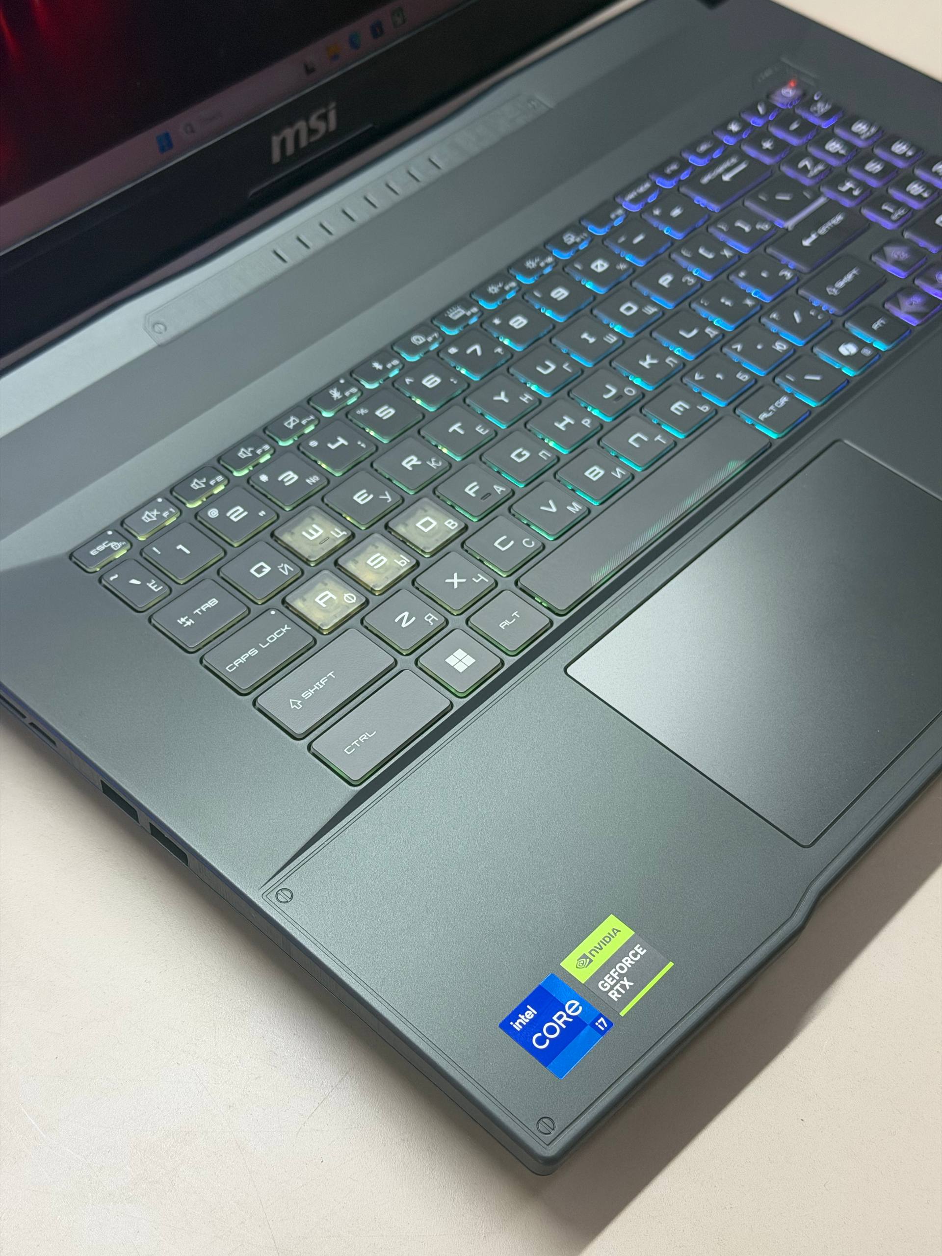 Ноутбук MSI Katana 17 HX B14WFK-051XRU i7-14650HX/16Gb/RTX 5060 8Gb/1Tb SSD/17.3(240Hz)