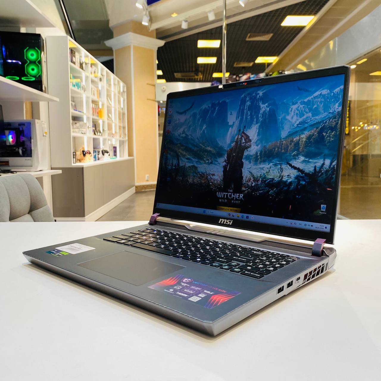 Ноутбук MSI Vector 17 HX A13VHG-802RU i9-13980HX/16Gb/RTX 4080/17.3