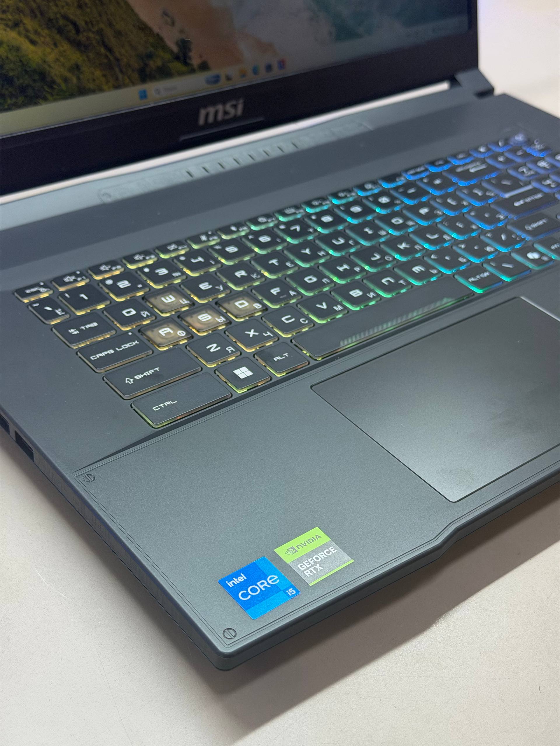 Ноутбук MSI Katana 17 HX B14WFK-218XRU i5-14450HX/16Gb DDR5/RTX 5060 8Gb/1TB SSD/17.3(144Hz)