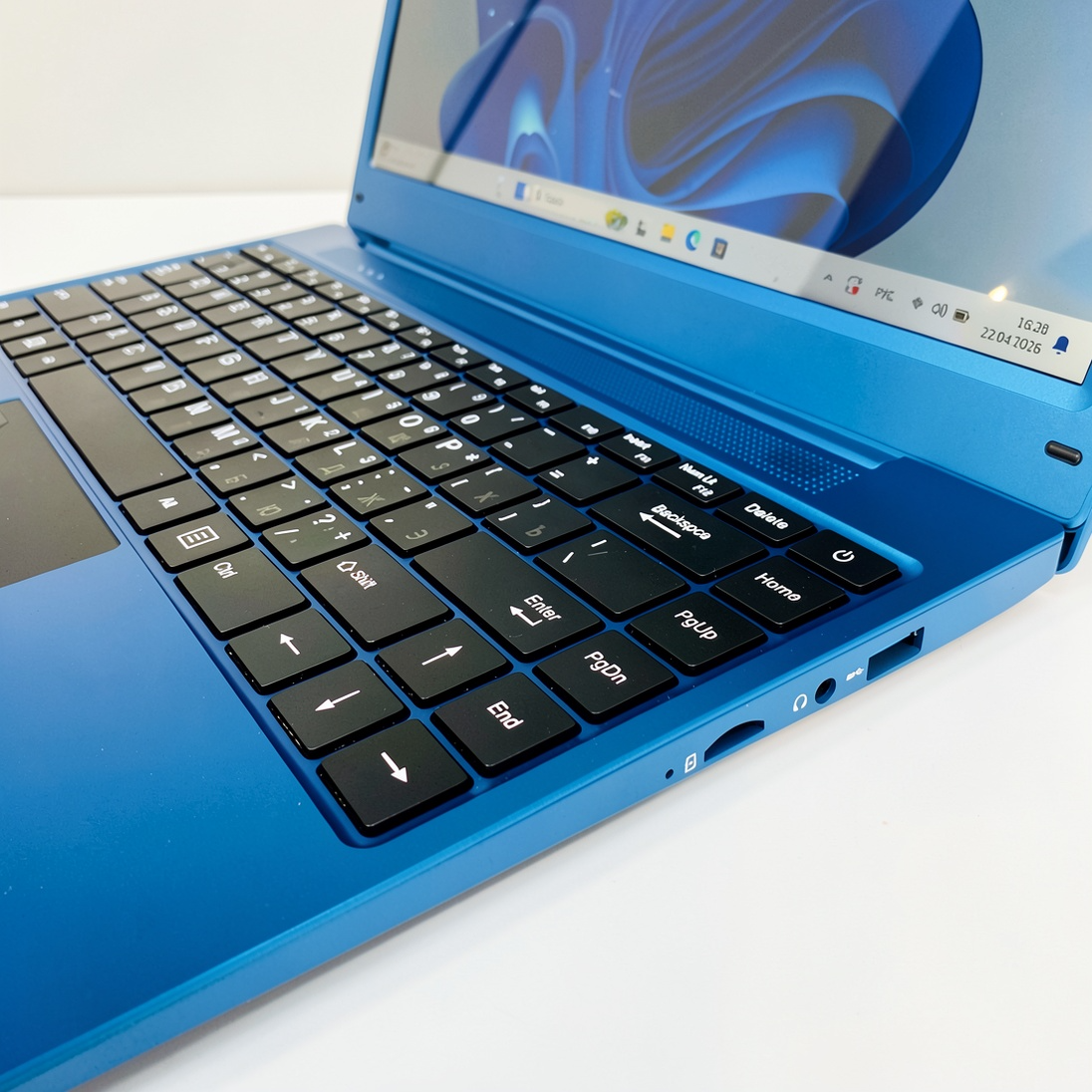 Ноутбук Gateway Ultra Slim 14 Ryzen 5 3500U/8Gb/SSD256Gb/Vega 8/14.1"/IPS/FHD/W11H/blue