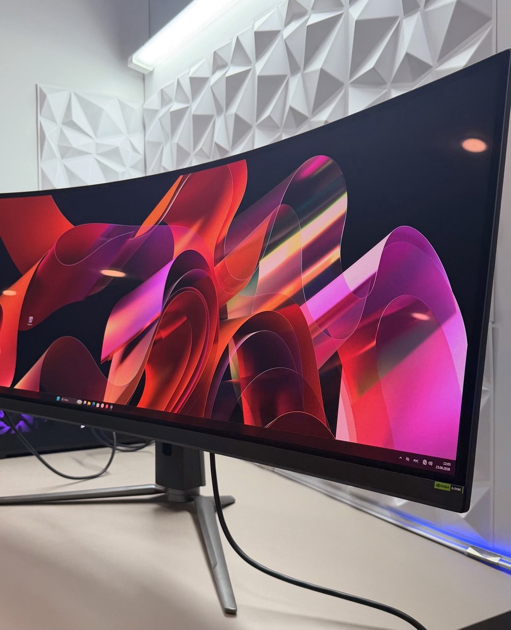 Монитор 49" MSI MPG 491CQPX QD-OLED,5120 x 1440 (DQHD),1800R,OLED,5120x1440,240 Гц,изогнутый экран,черный