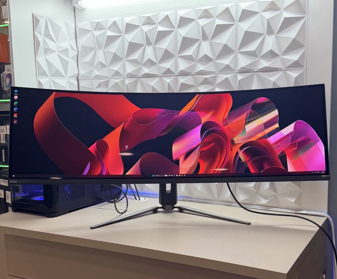 Монитор 49" MSI MPG 491CQPX QD-OLED,5120 x 1440 (DQHD),1800R,OLED,5120x1440,240 Гц,изогнутый экран,черный