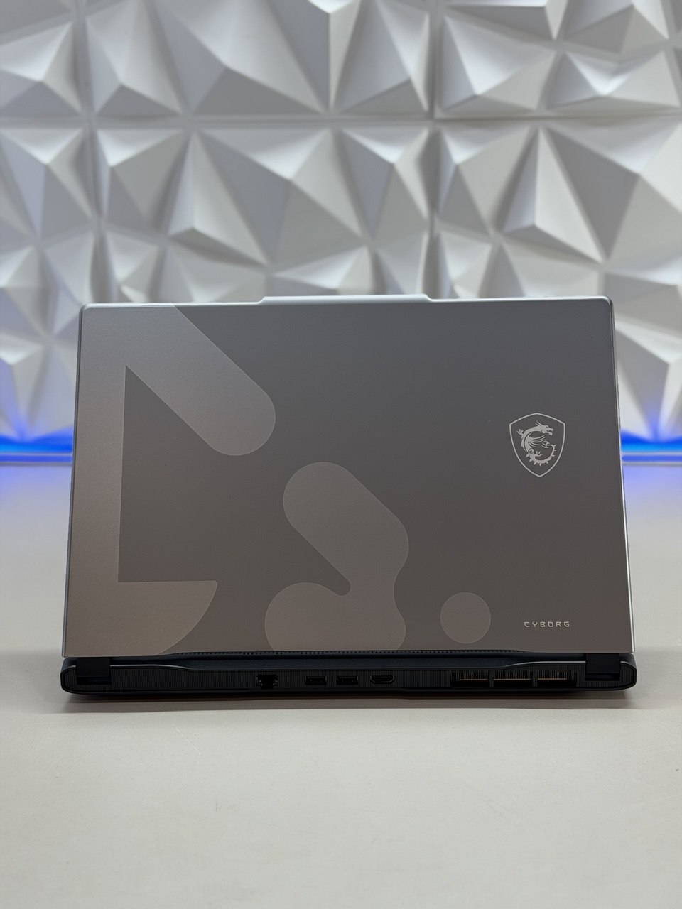 Ноутбук MSI Cyborg 15 C2WF-014XRU Core 7 240H/16Gb DDR5/1Tb SSD/RTX5060 8Gb/15.6''(Новый)