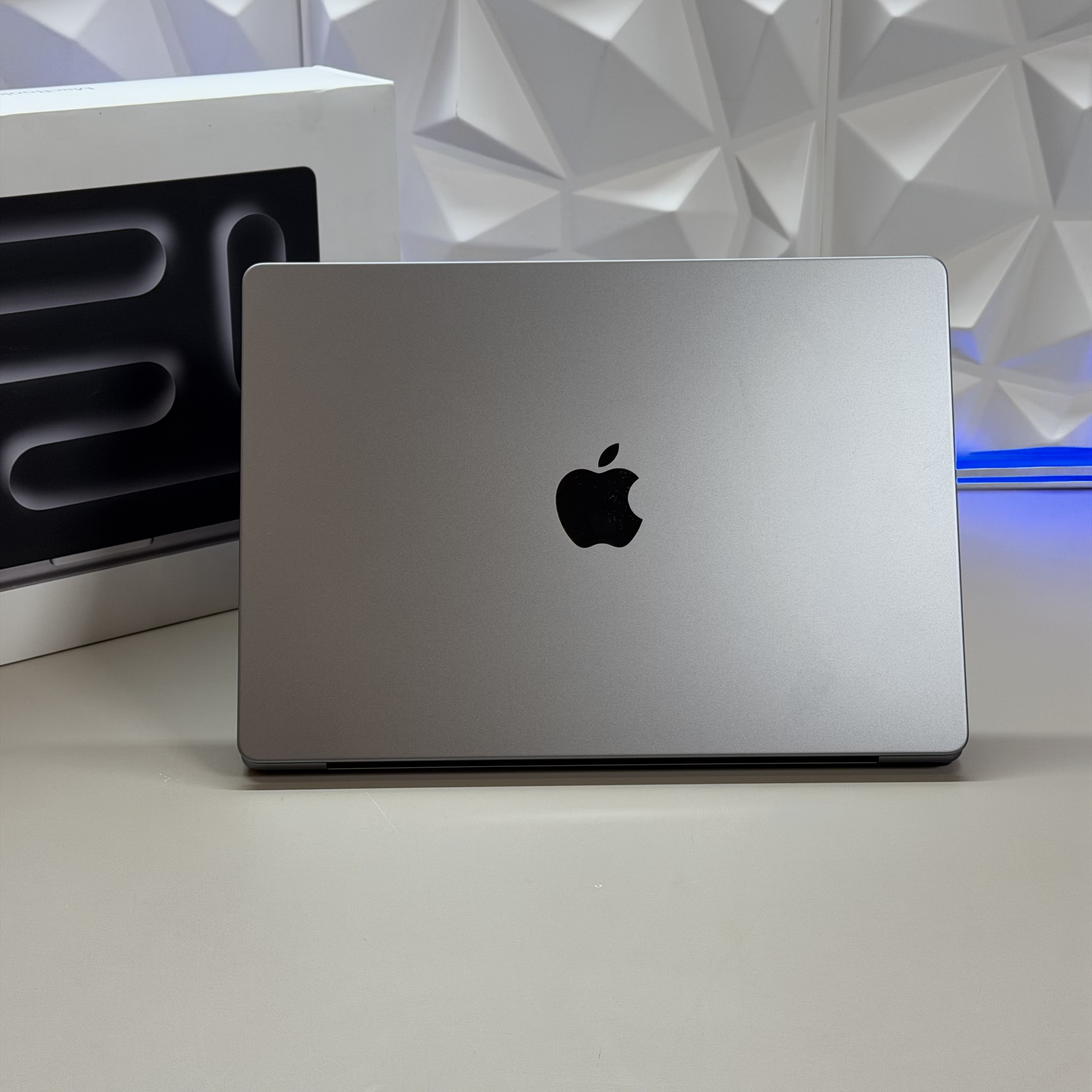 Ноутбук Apple MacBook Pro 14 M3/8Gb/256Gb