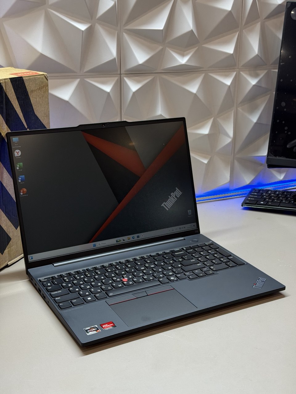 Ноутбук Lenovo ThinkPad E16 G2 Ryzen 7 7735HS/16Gb/SSD 512Gb/680M/16"/IPS/WUXGA/noOS/black