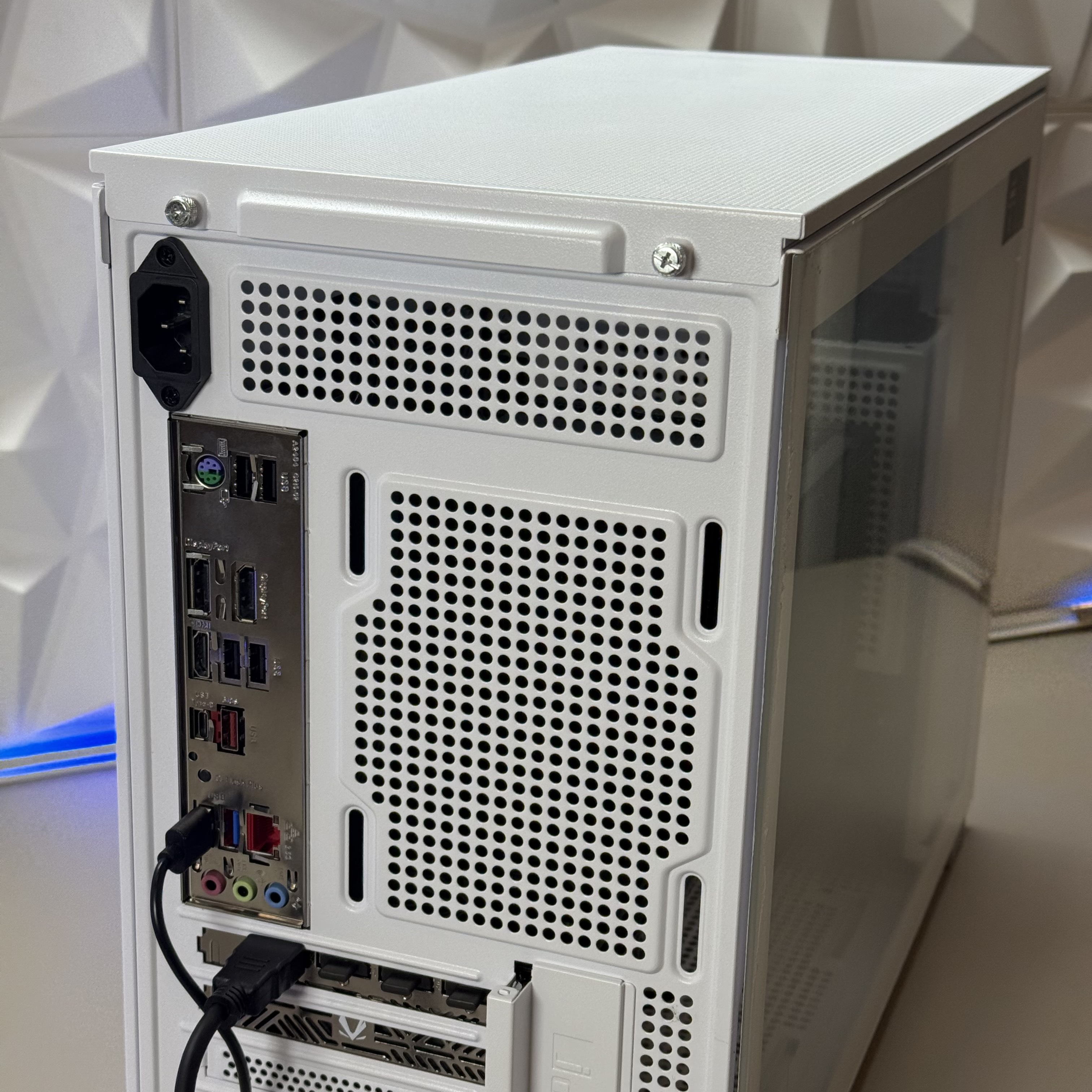 Игровой ПК R7 7800X3D/RTX 5060Ti 16Gb/32Gb DDR5/1Tb SSD/700W (Новый)