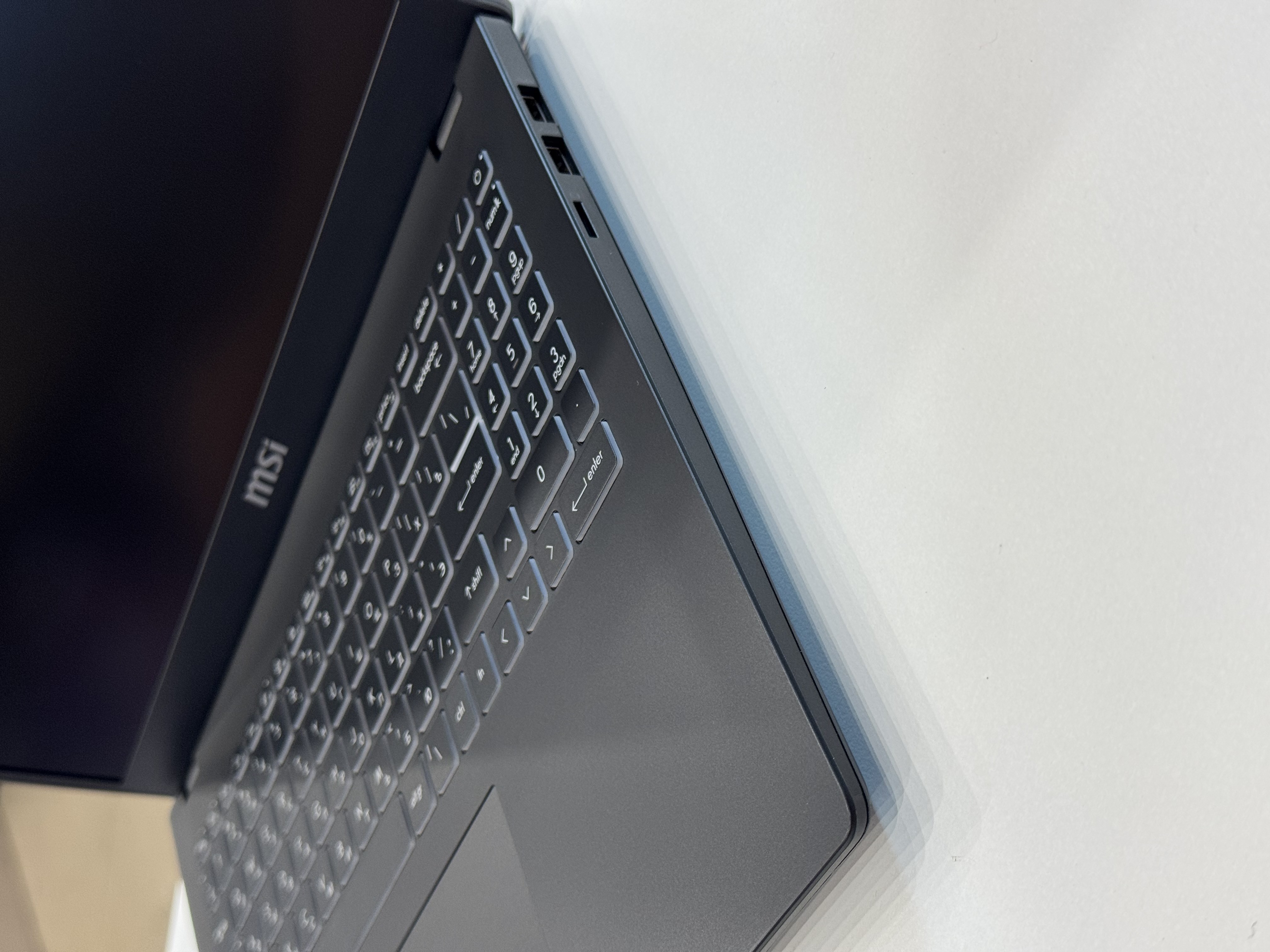 Ноутбук MSI Modern 15 H B13M-098RU