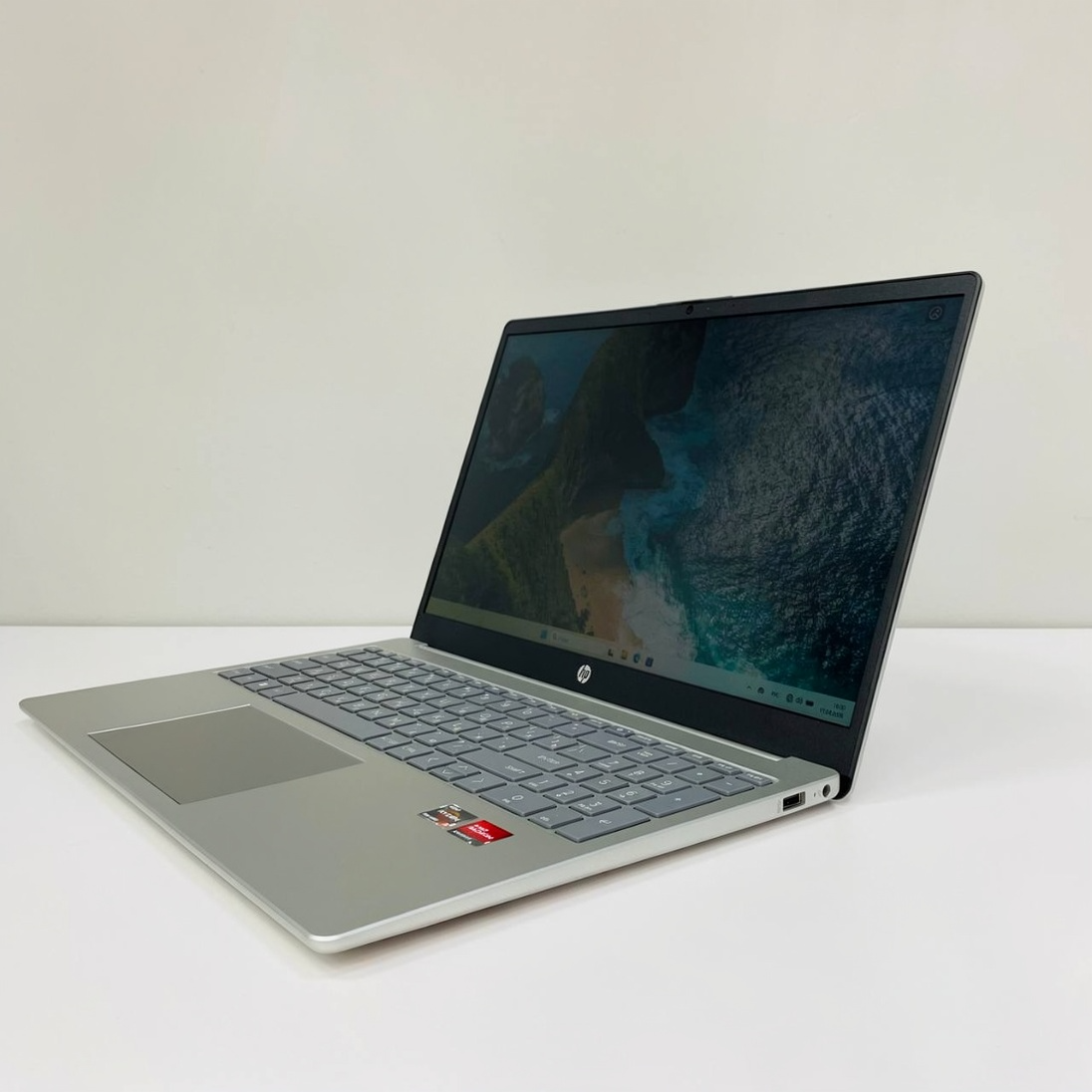 Ноутбук HP 15-fc0165nia Ryzen 3 7320U/8Gb/SSD512Gb/610M/15.6"