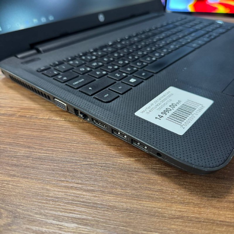 Ноутбук HP 250 G4 Intel Core i3-4005U/8Gb DDR3/256Gb SSD/DVD/15.6