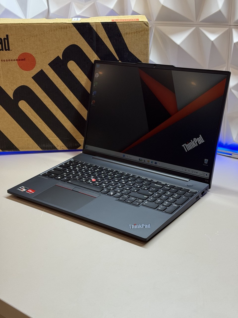Ноутбук Lenovo ThinkPad E16 G2 Ryzen 7 7735HS/16Gb/SSD 512Gb/680M/16"/IPS/WUXGA/noOS/black