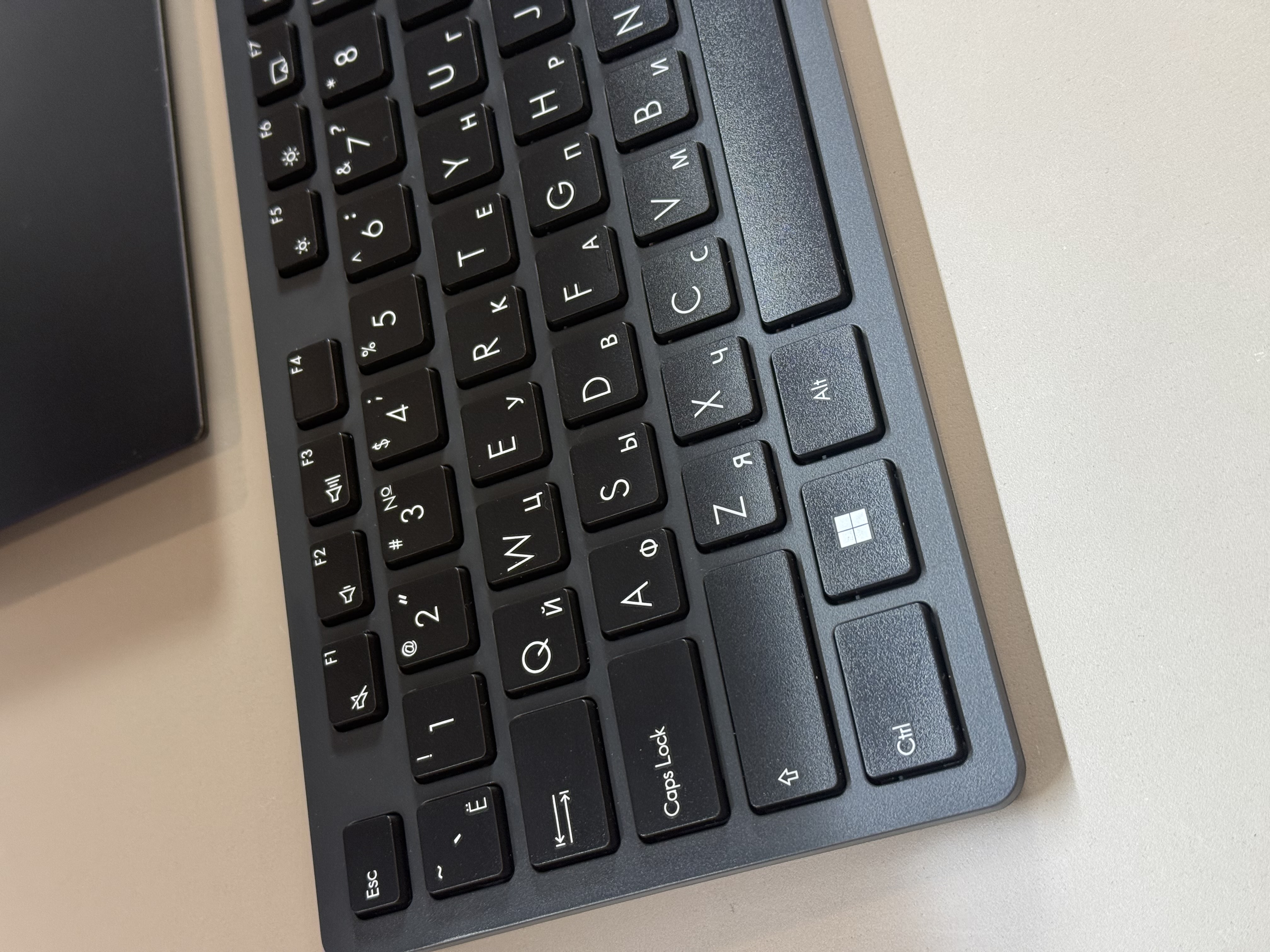 Моноблок Asus E5702WVAR-BPE0040 27" Full HD Core 5 120U/16Gb/SSD512Gb Graphics/CR/noOS/kb/m/черный