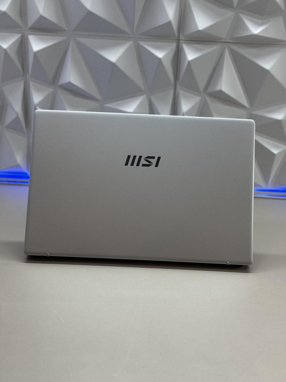 Ноутбук MSI Modern 15 F1MG-800XRU Core 7 150U/16Gb/SSD1Tb/15.6"