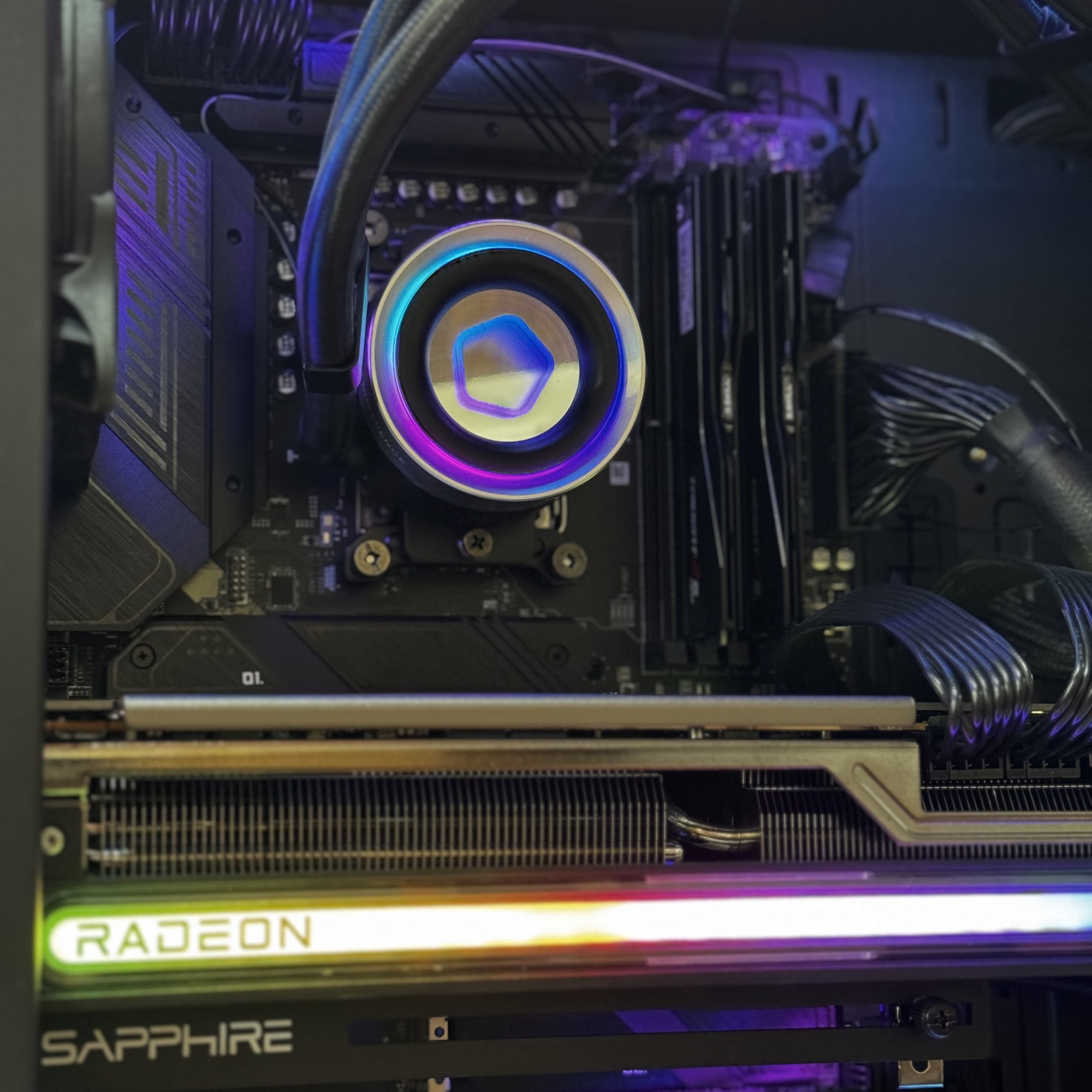 Системный блок AMD Ryzen 7 7700X 4.5GHzX8/32Gb DDR5/RX7800XT 16Gb/2Tb SSD/1000W Системный блок AMD Ryzen 7 7700X 4.5GHzX8/32Gb DDR5/RX7800XT 16Gb/2Tb SSD/1000W