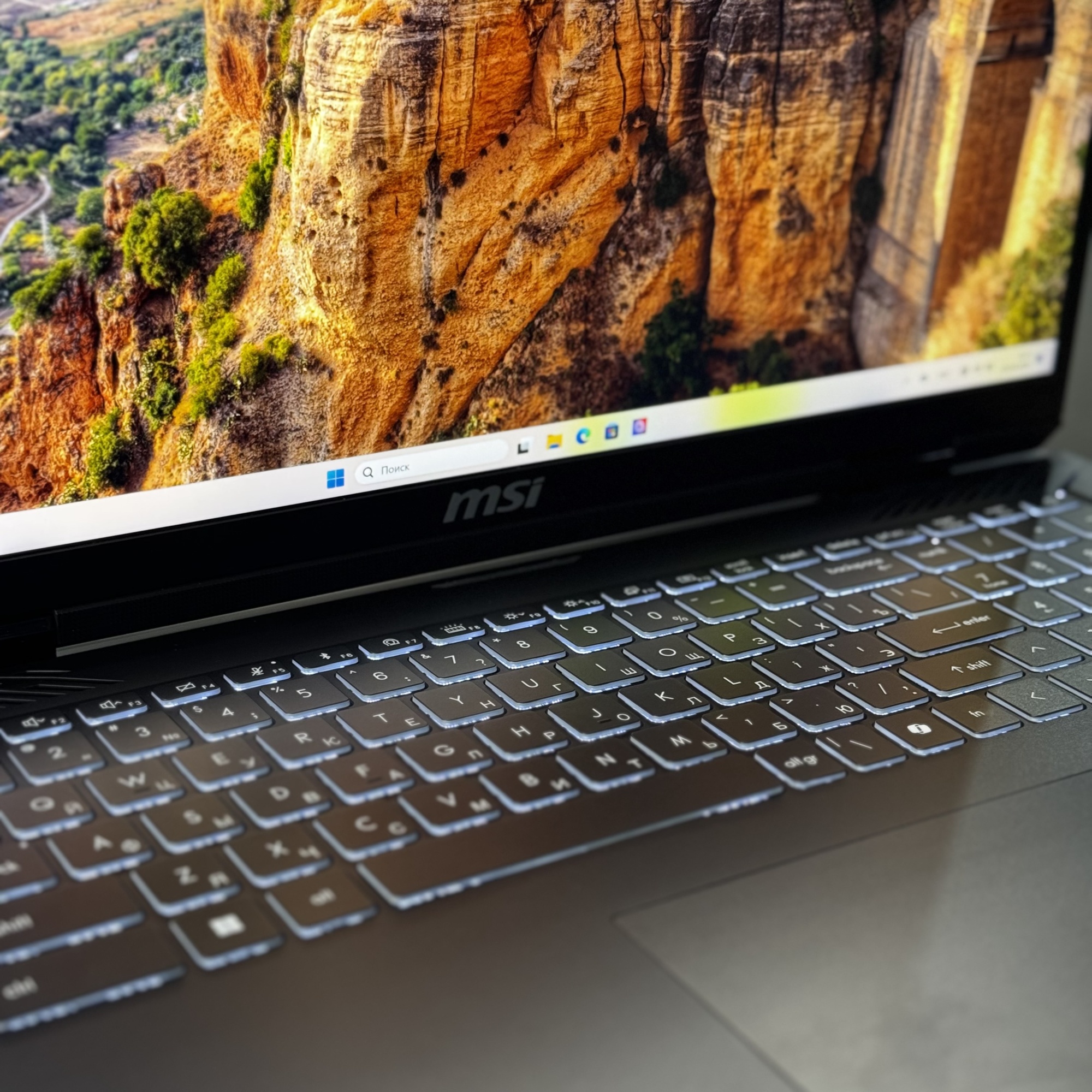 Ноутбук MSI CreatorPro X18 HX A14VKSG-455RU i9-14900HX/RTX3500 Ada (RTX4070)/64Gb DDR5/1Tb SSD