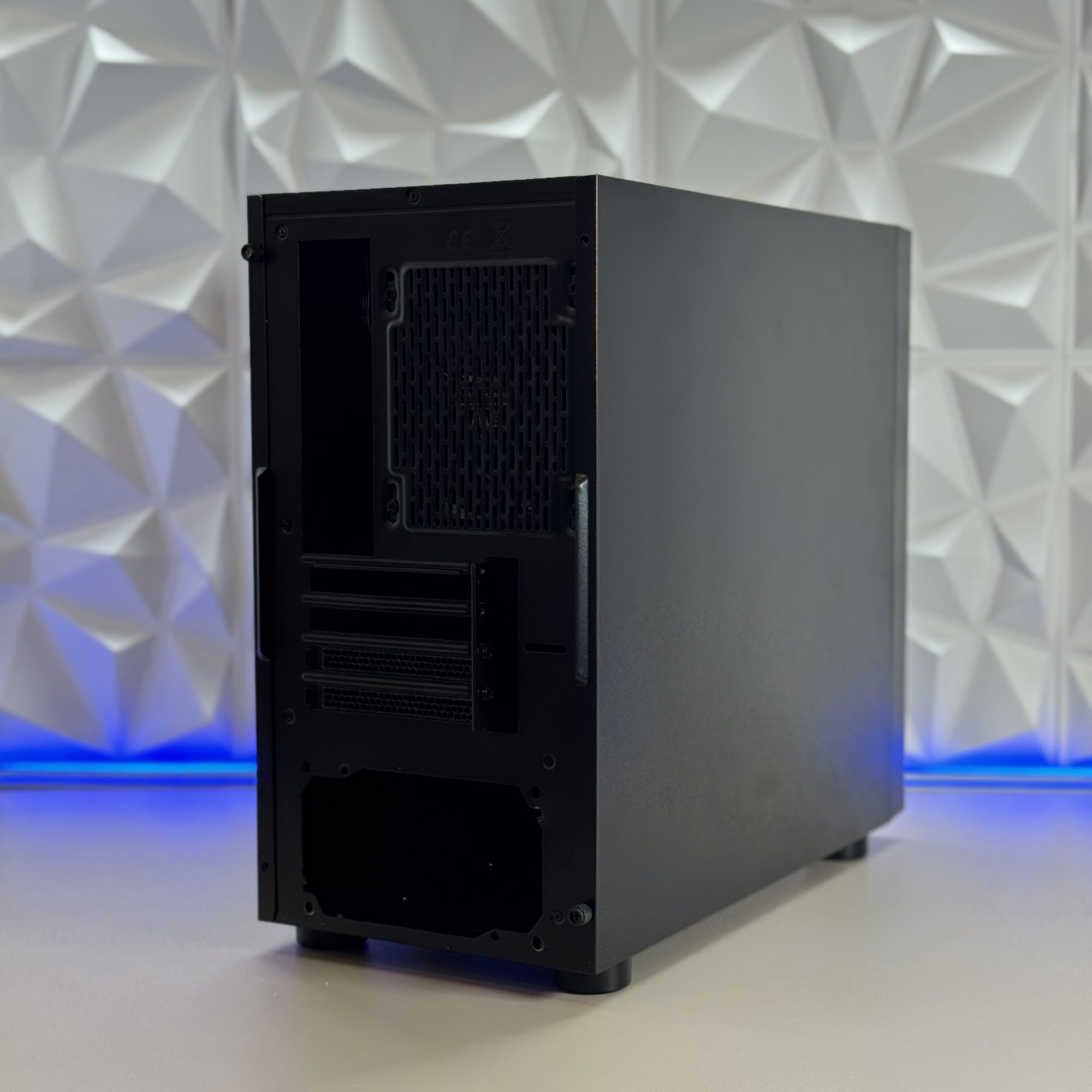 Корпус Thermaltake Versa H17 черный без БП mATX 2xUSB2.0 1xUSB3.0 audio bott PSU