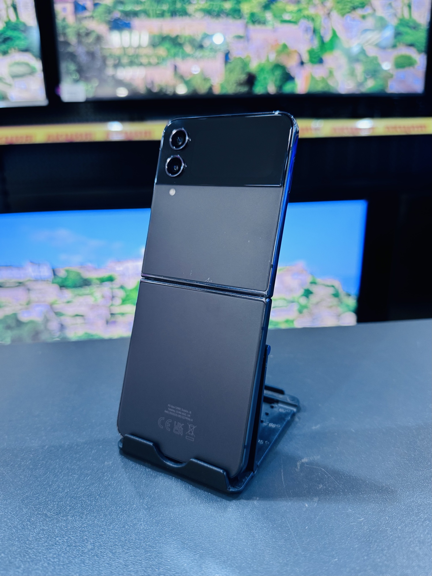 Samsung Galaxy Z Flip 4 SM-F721B 8/256Gb графит