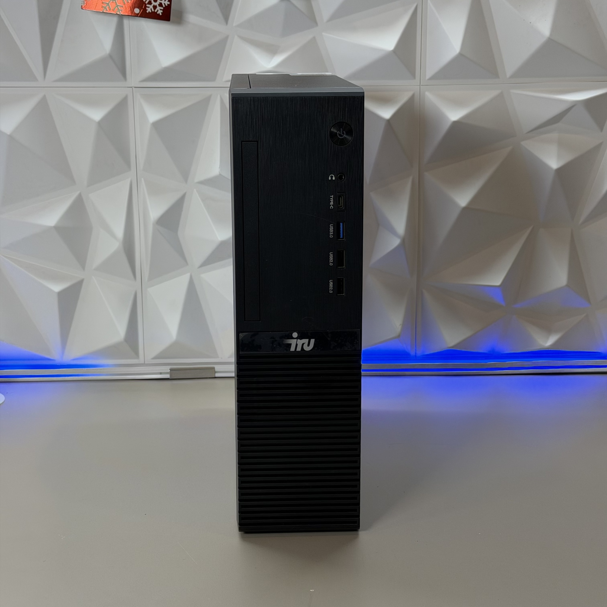 Системный блок IRU 310SC SFF i3 12100/16Gb DDR4/SSD256Gb UHDG 730/W11Pro/черный