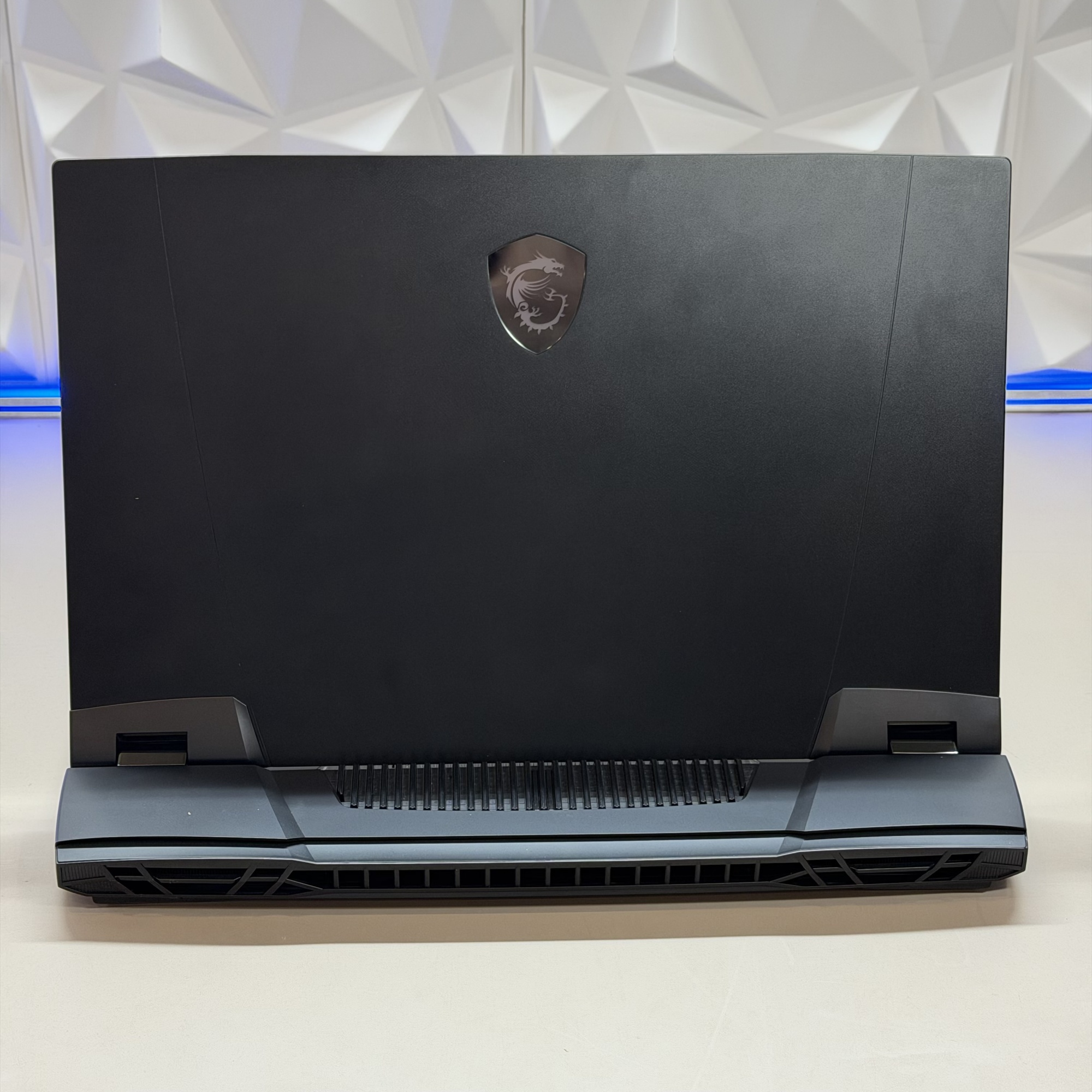 Ноутбук MSI Titan GT77HX 13VI-096RU