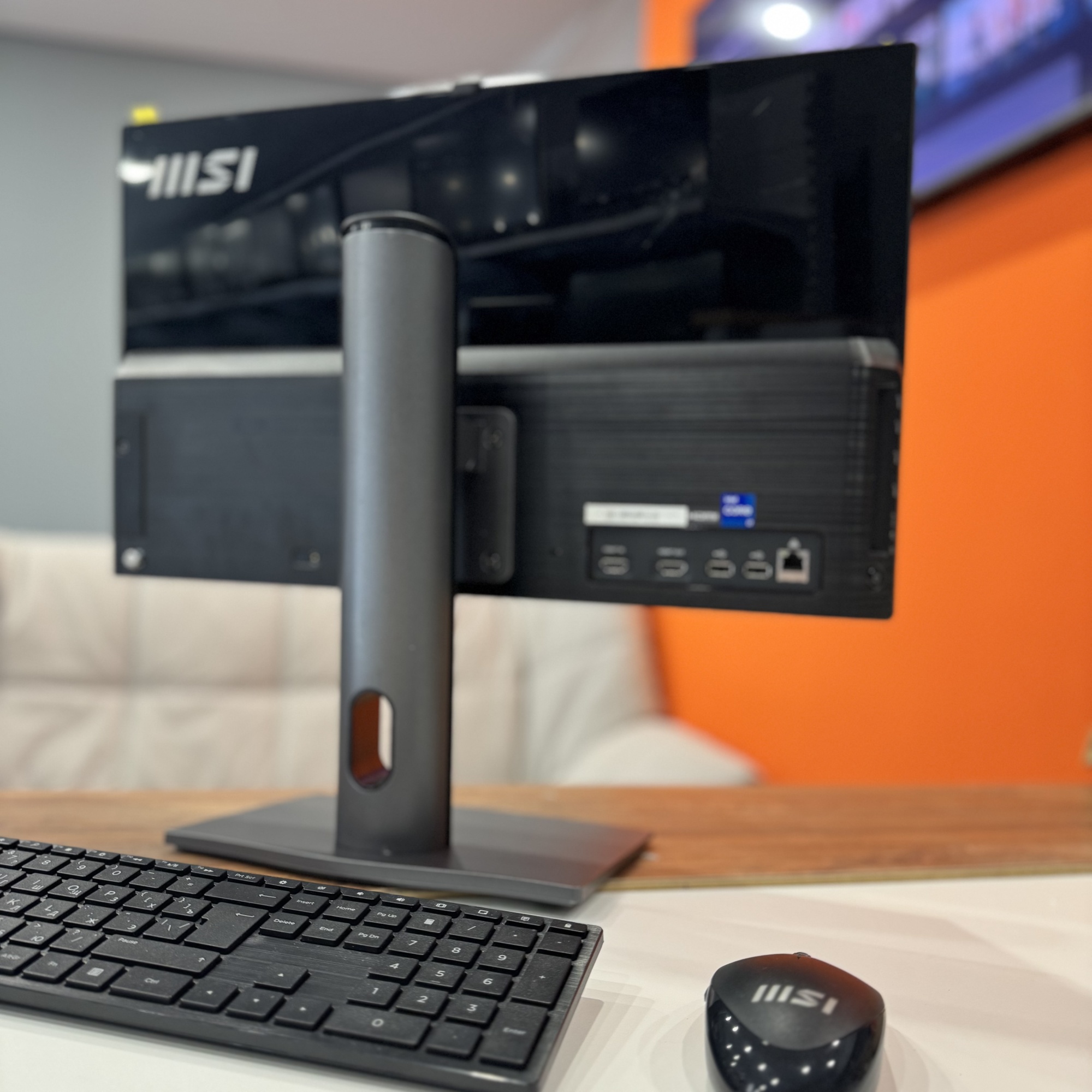 Моноблок MSI Modern AM242P 12M-668XRU 23.8" Full HD i7 1260P/16Gb/SSD512Gb Iris Xe/noOS/kb/m/черный