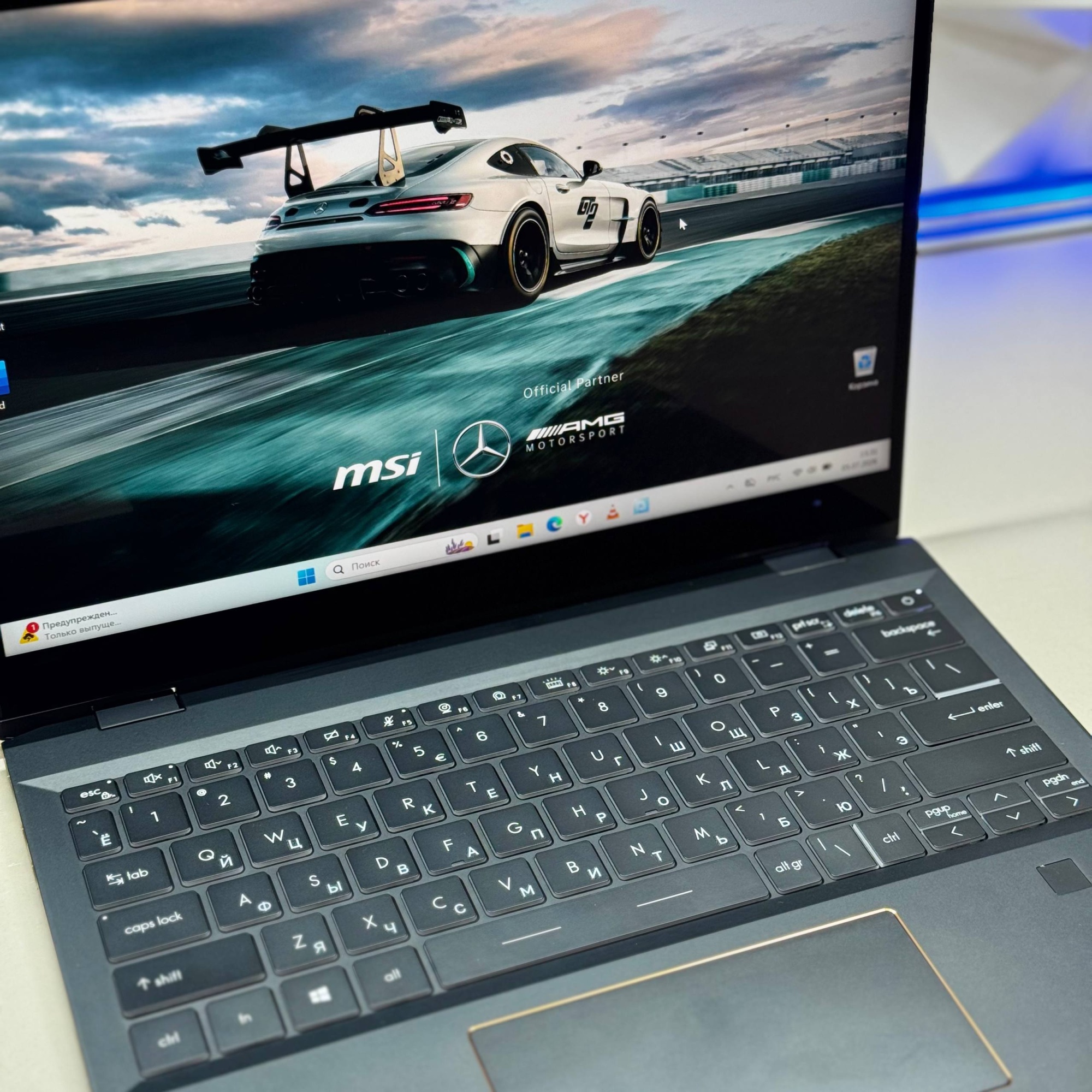Ноутбук MSI Summit  A11MT i7-1185G7/16Gb DDR4/512Gb SSD/Iris XE/13.3"