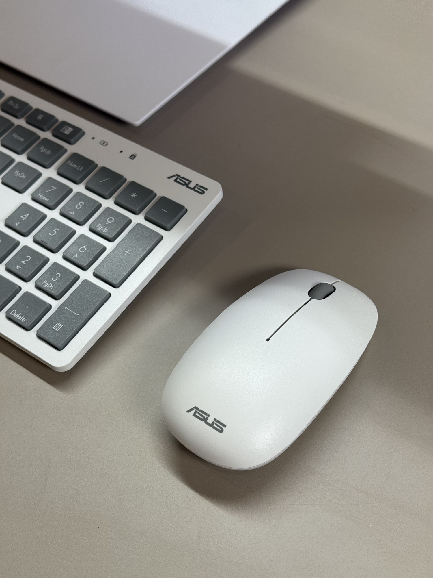 Моноблок Asus A5402WVAR-WPC0070 23.8" Full HD Core 5 120U/16Gb/SSD1Tb Graphics/CR/noOS/kb/m/белый