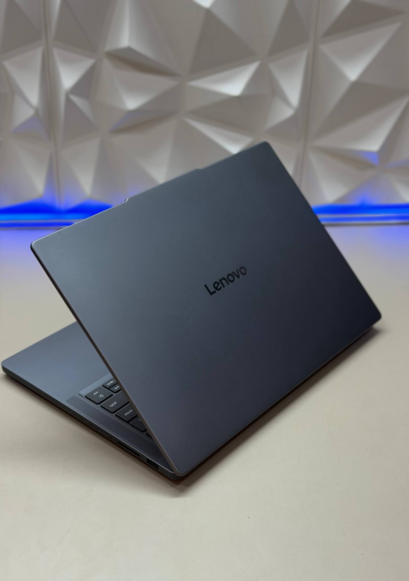 Ноутбук Lenovo 14C AHP10 AMD Ryzen 7 8745HS/16Gb DDR4/Radeon 780M/500Gb SSD/14"
