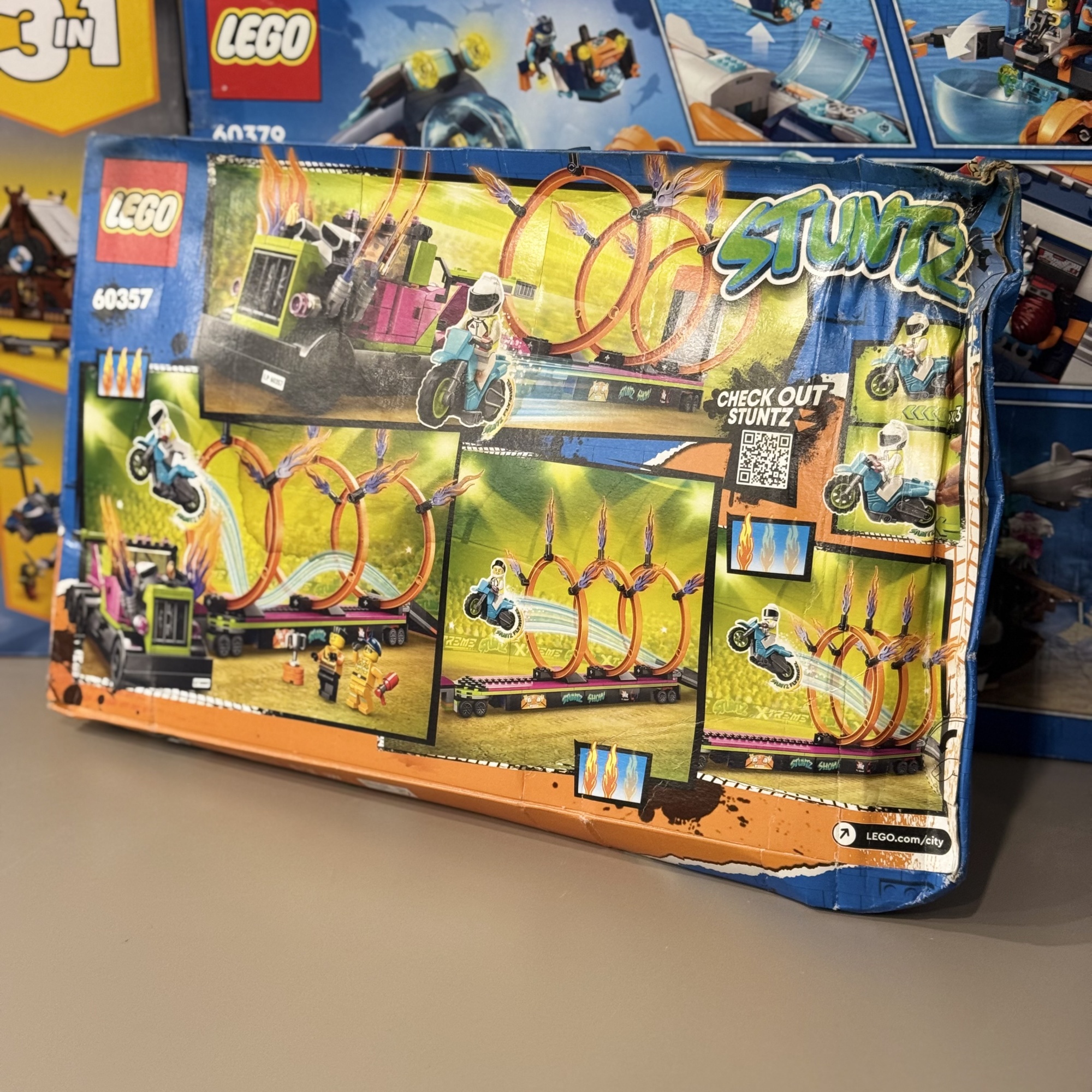 Конструктор Lego City Stunt Truck & Ring of Fire Challenge, 60357