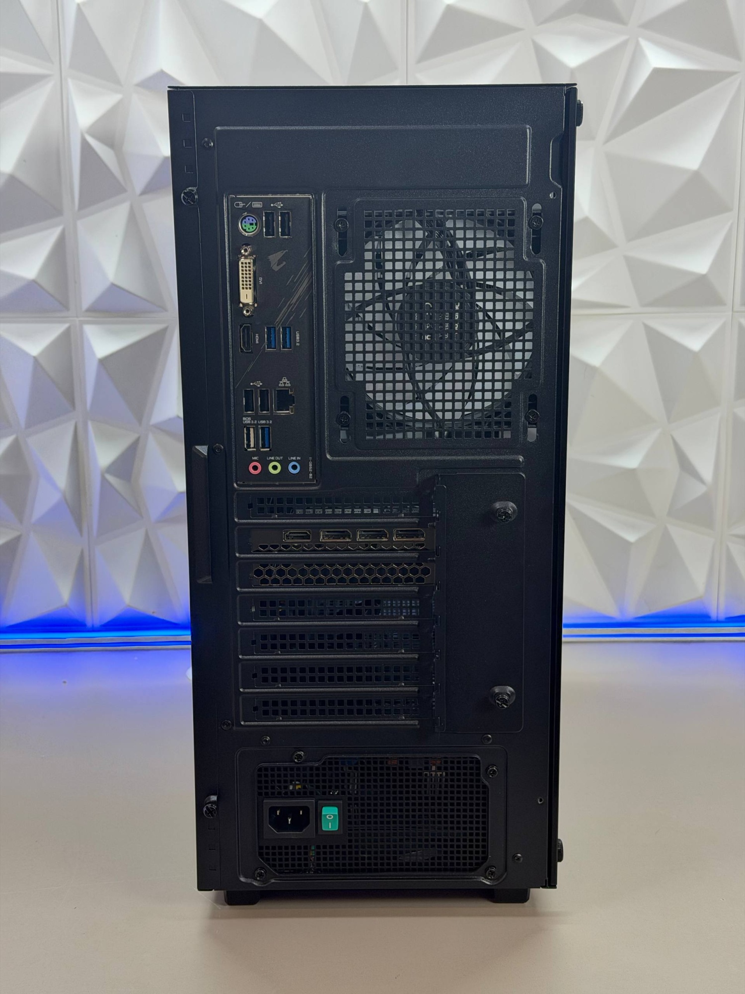 Игровой ПК Ryzen 5 5600/RTX5060 8Gb/16Gb DDR4/51GB SSDD/600W
