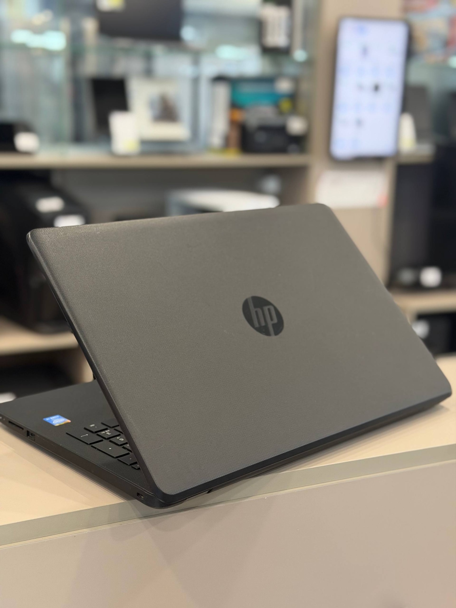 Ноутбук HP 15-bs130ur i3-5005U/8Gb DDR3/256Gb SSD/15.6"