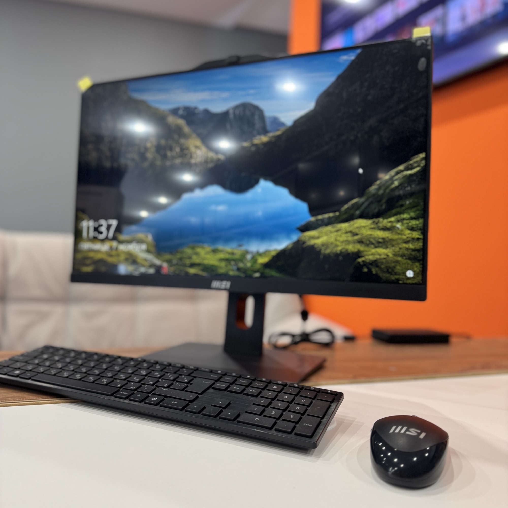 Моноблок MSI Modern AM242P 12M-668XRU 23.8" Full HD i7 1260P/16Gb/SSD512Gb Iris Xe/noOS/kb/m/черный