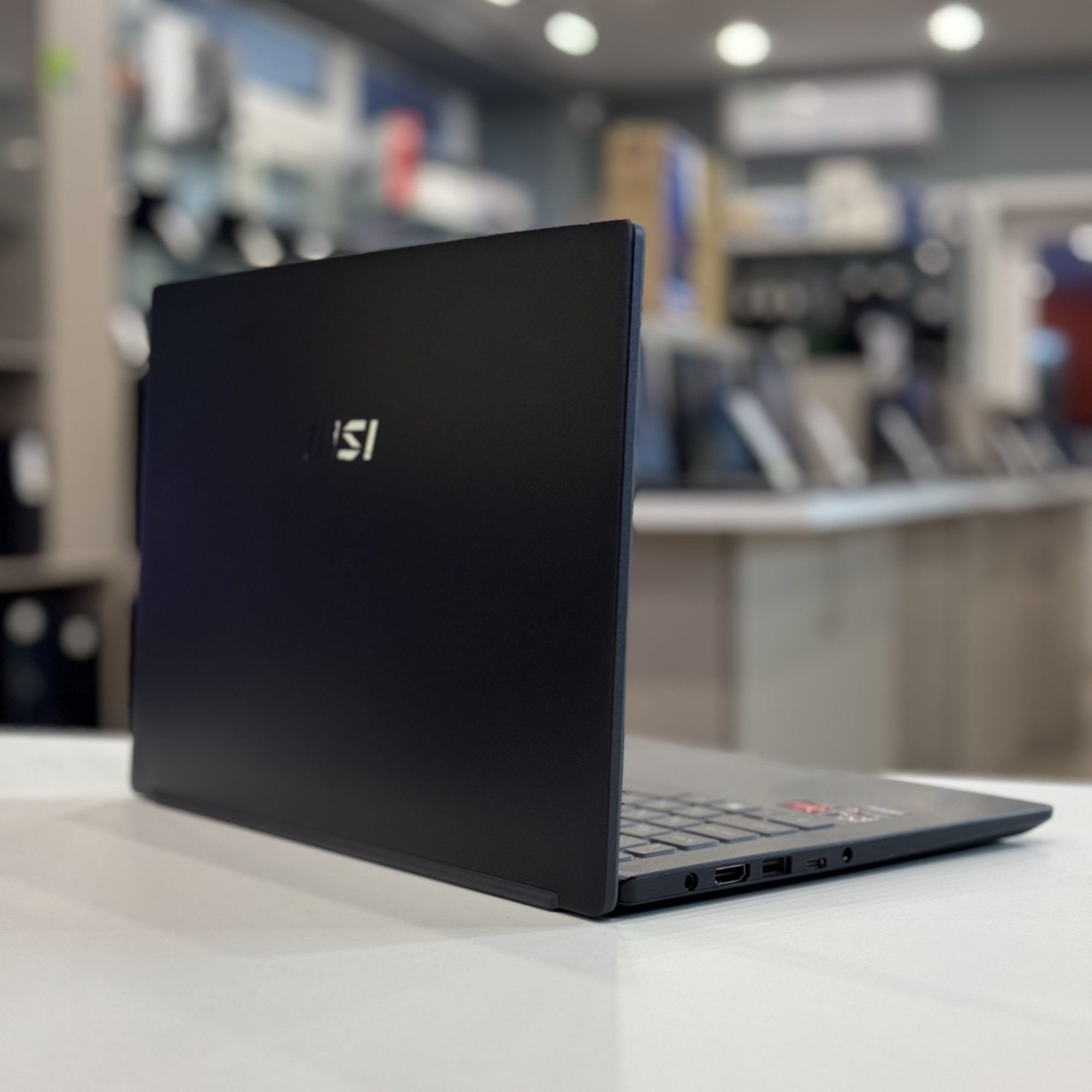 Ноутбук MSI Modern 14 C5M-012RU