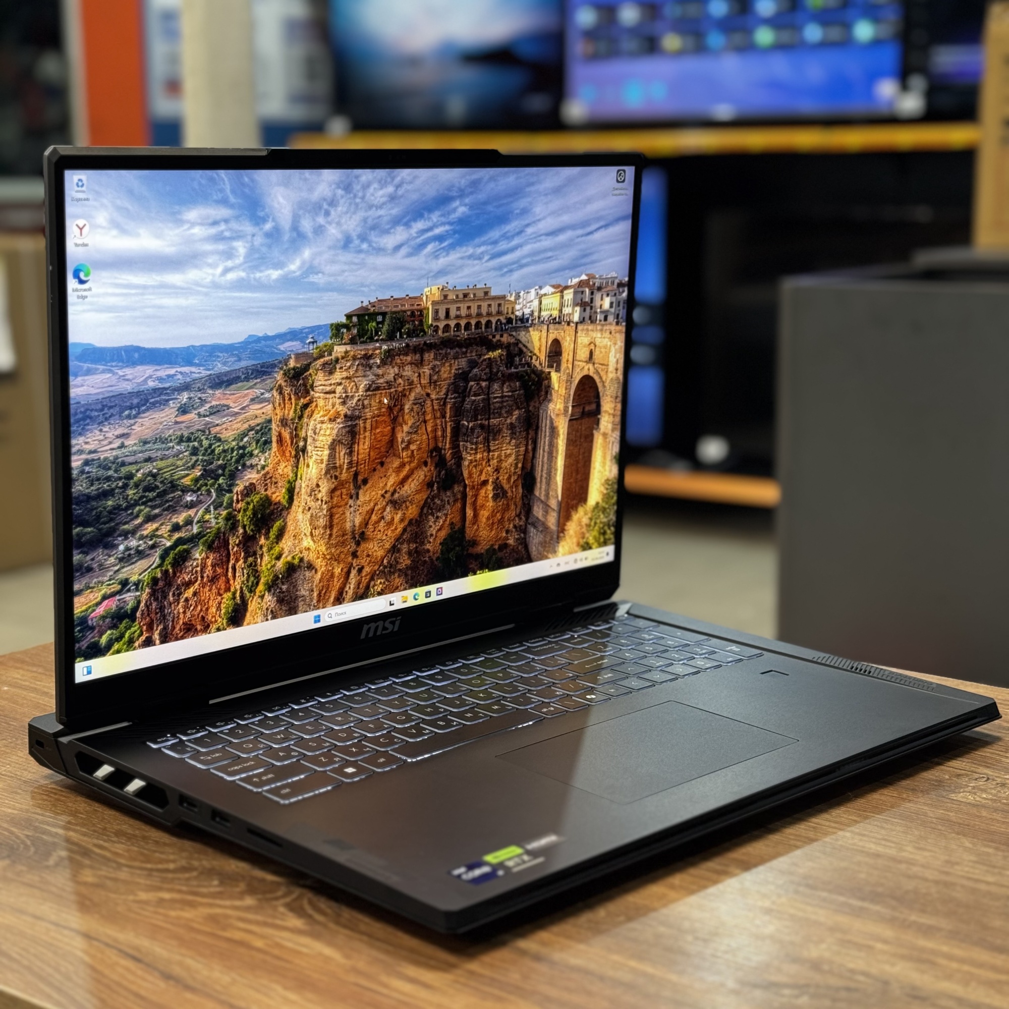 Ноутбук MSI CreatorPro X18 HX A14VKSG-455RU i9-14900HX/RTX3500 Ada (RTX4070)/64Gb DDR5/1Tb SSD