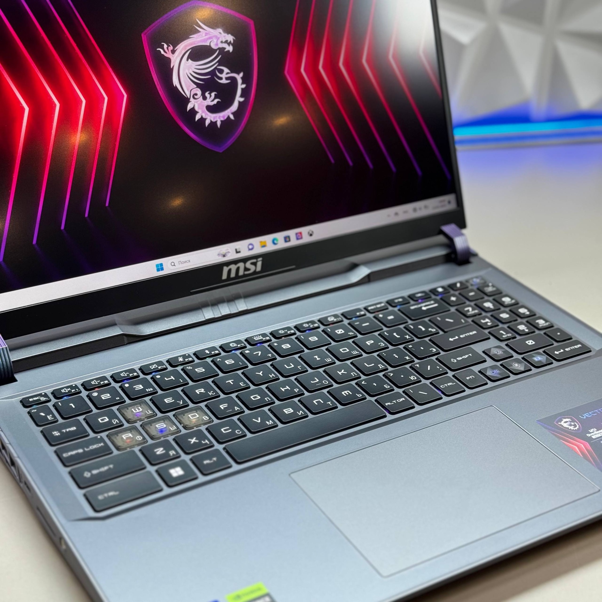 Ноутбук MSI Vector 16 HX A14VGG-283RU i9-14900HX/RTX 4070 8GB/8GB*2/1TB SSD/16 (240hz)