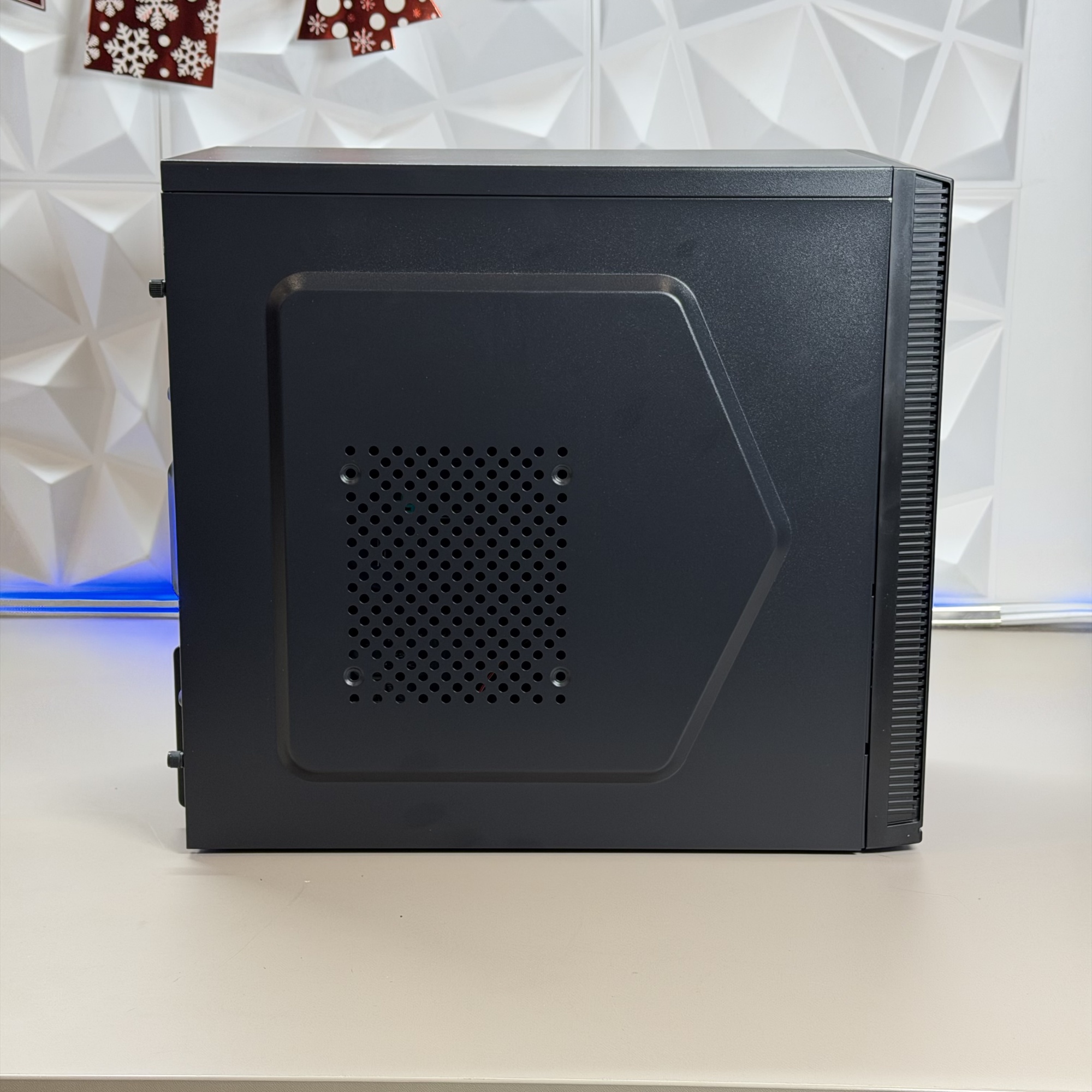 Системный блок IRU Home 310H6SE MT i3 12100/8Gb/SSD1Tb UHDG 730/DOS/черный (RUS)