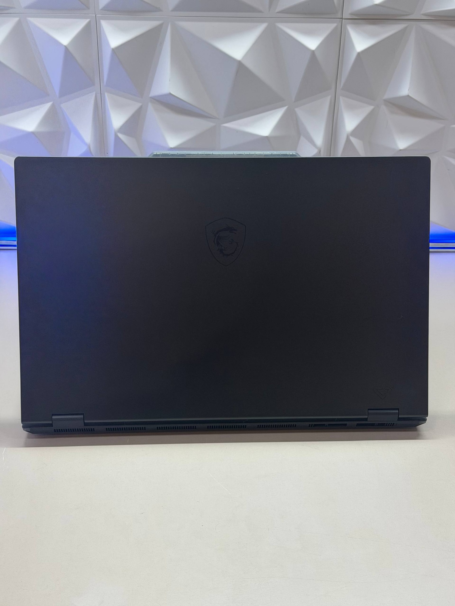 Ноутбук MSI Cyborg 17 B2RWGKG-286XRU Core 7 240H/32Gb DDR5/RTX 5070 8Gb/1TB SSD/17.3(144Hz)
