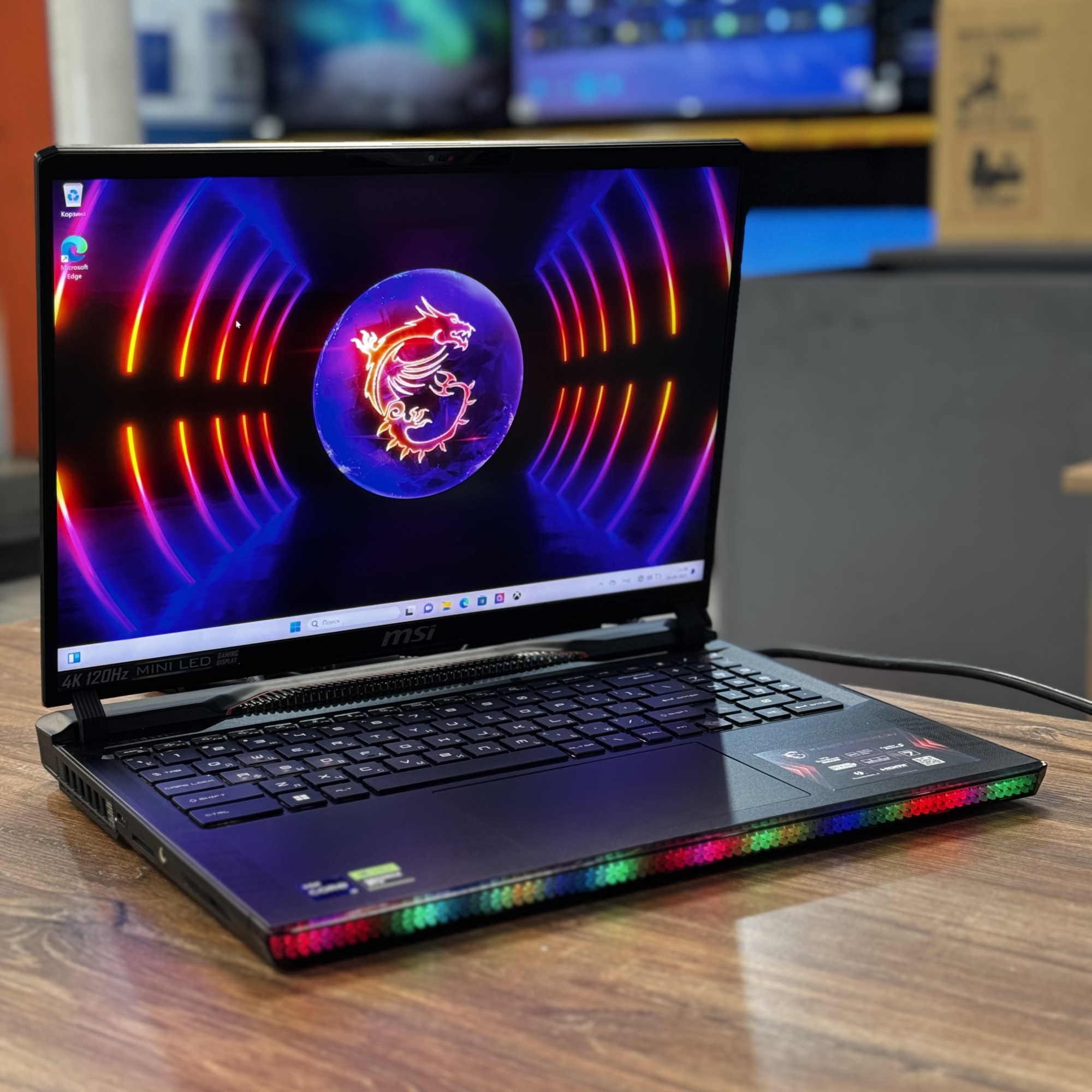 Ноутбук MSI Raider GE68 HX 14VIG-473RU i9-14900HX/RTX4090/32Gb DDR5/2Tb SSD