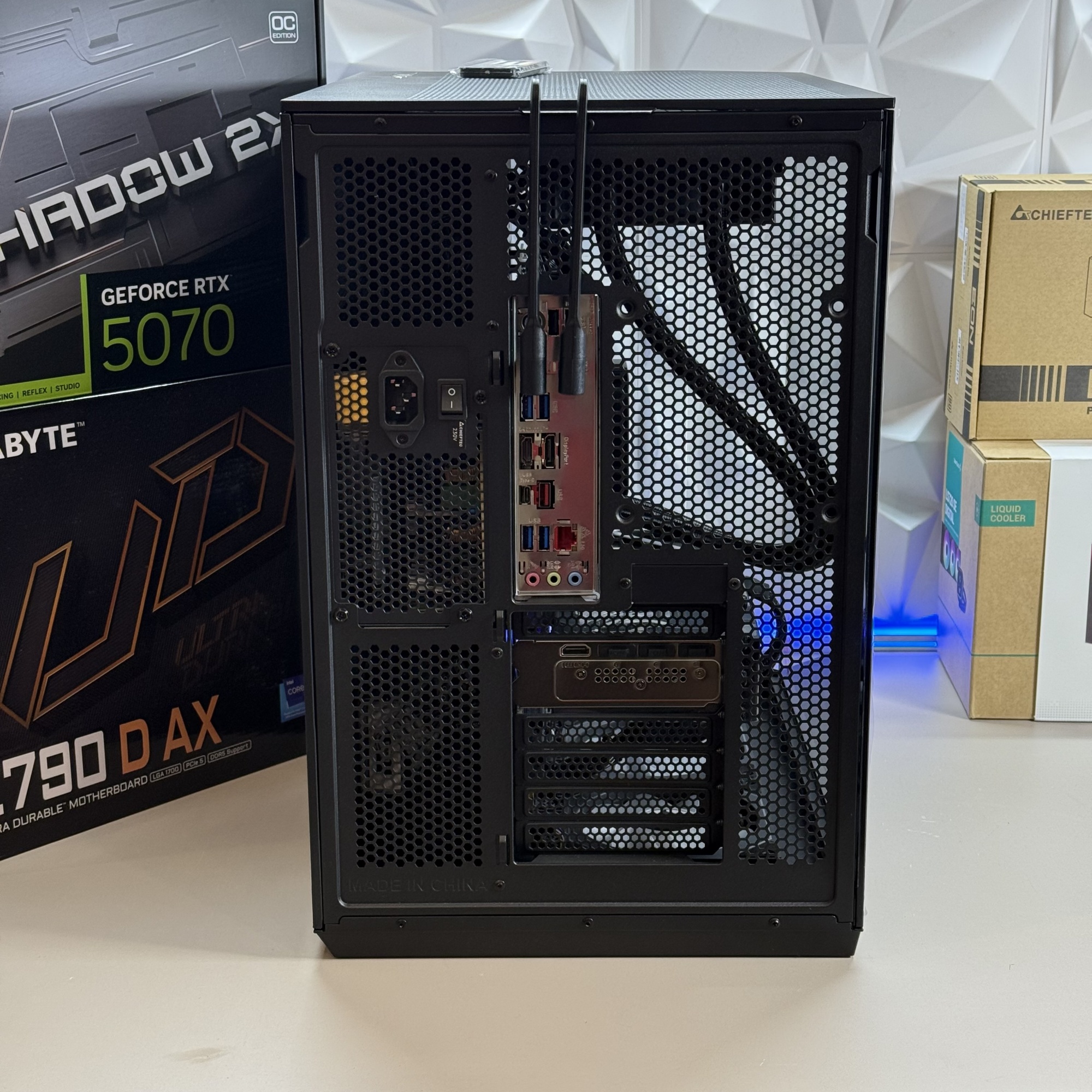 Системный блок Intel Core i7-12700 2.1GHzX12/32Gb DDR5/RTX5070 12Gb/1Tb SSD/700W (Новый)