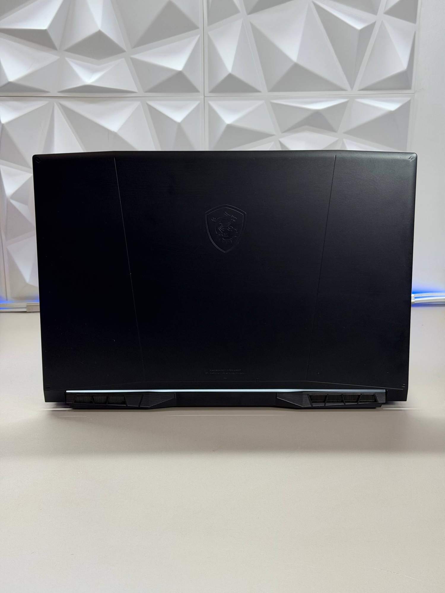 Ноутбук MSI Katana 17 B12UCX-1005XRU i5-12450H,2.0 GHz,8GB*1,256GB*1 M.2 PCIe SSD,17.3(144Hz),IPS-Level FHD,Anti-Glare,RTX 2050,GDDR6 4GB,Wi-Fi 6E+BT5.3,3 Cell,Free DOS