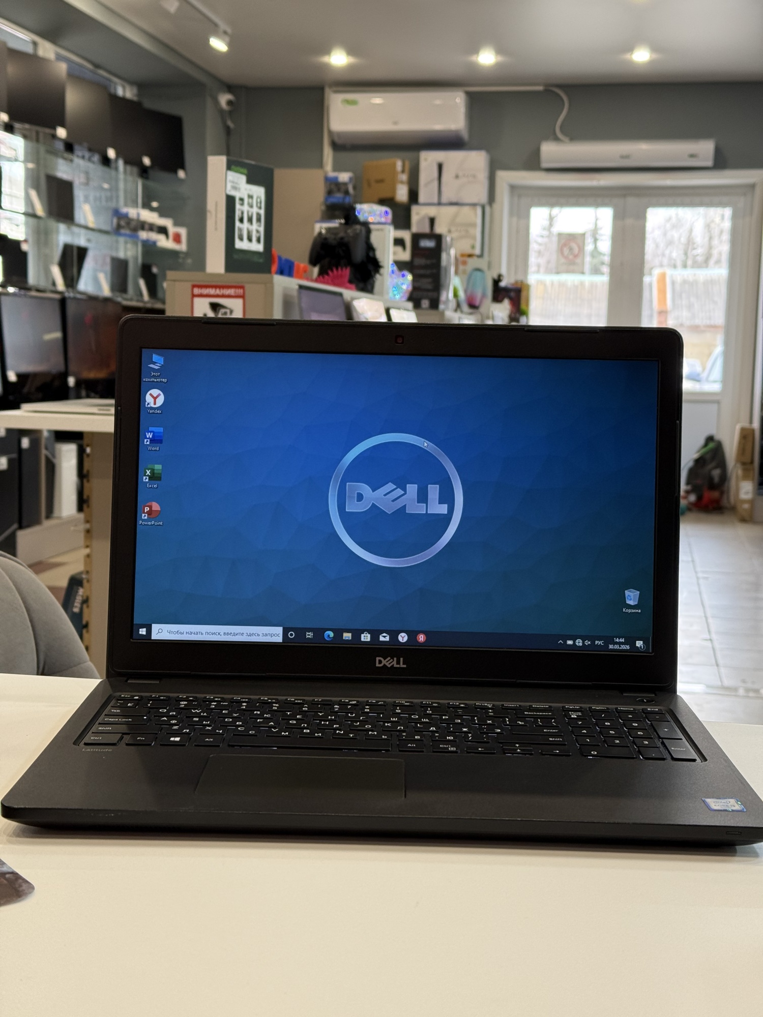Ноутбук Dell Latitude 3580 i3-6006U 2.0GHz/8Gb DDR4/240Gb SSD/15.6"/черный