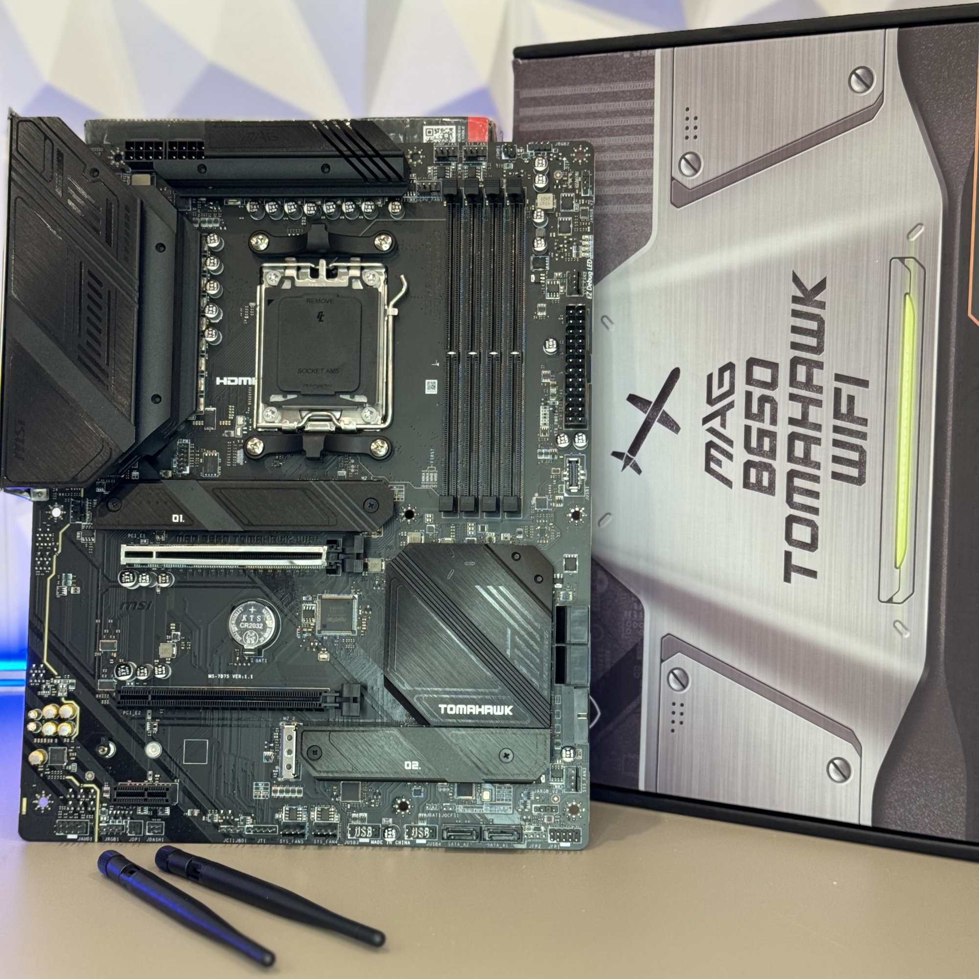 Материнская плата MSI MAG B650 TOMAHAWK WIFI SocketAM5 AMD B650 4xDDR5 ATX AC`97 8ch(7.1) 2.5Gg RAID