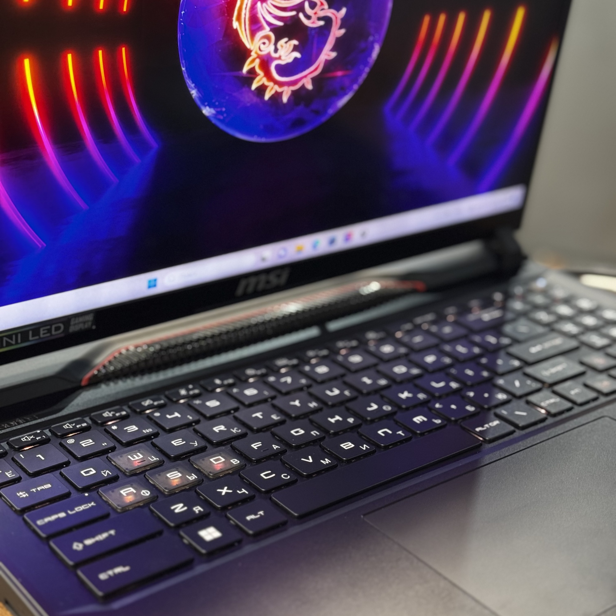 Ноутбук MSI Raider GE68 HX 14VIG-473RU i9-14900HX/RTX4090/32Gb DDR5/2Tb SSD