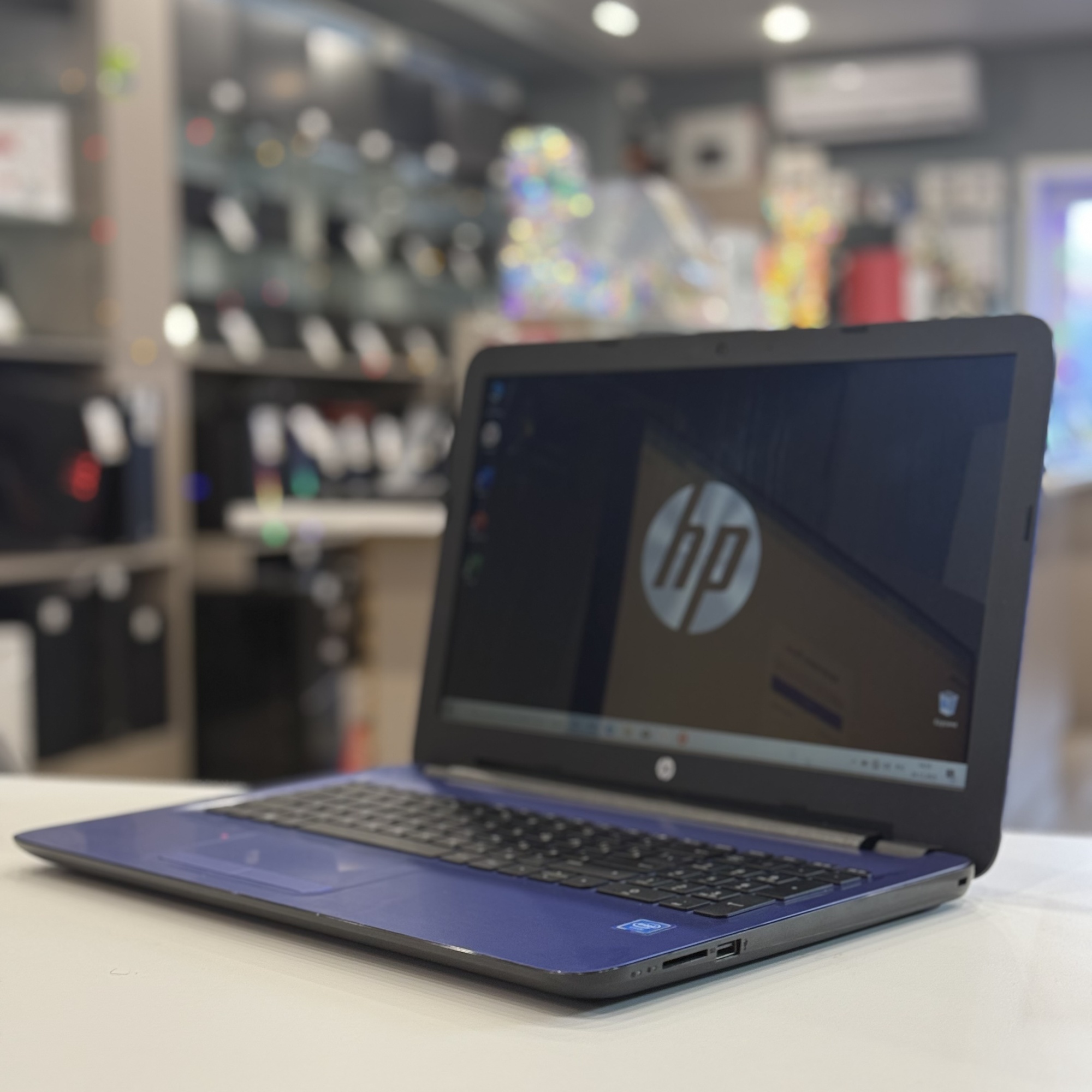 Ноутбук HP 15-ay508ur (Intel N3060 1.6GHzX4,8Gb DDR3L,256Gb SSD,Intel HD,15.6")