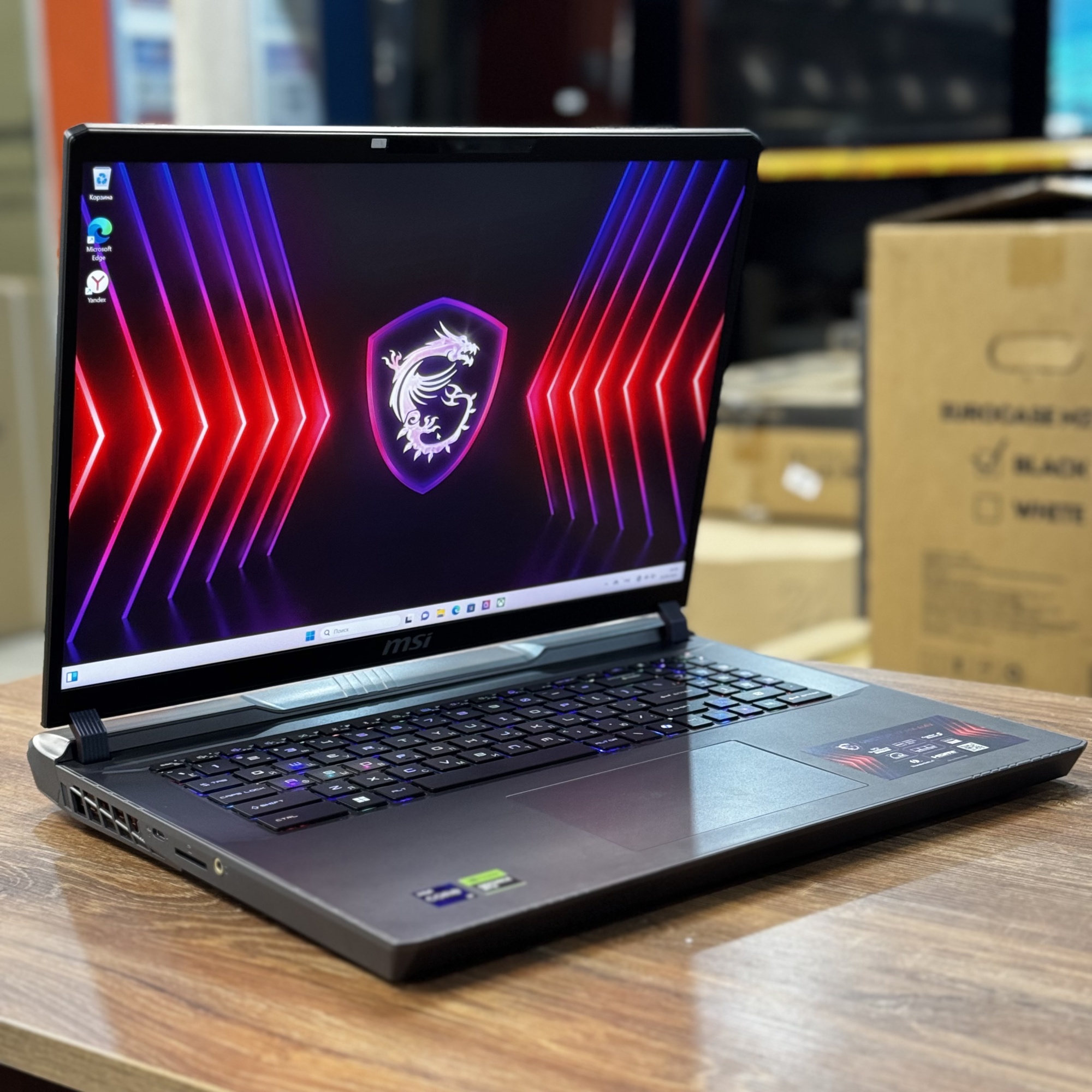 Ноутбук MSI Vector 17 HX A13VHG-802RU i9-13980HX/16Gb/RTX4080/1Tb/17.3