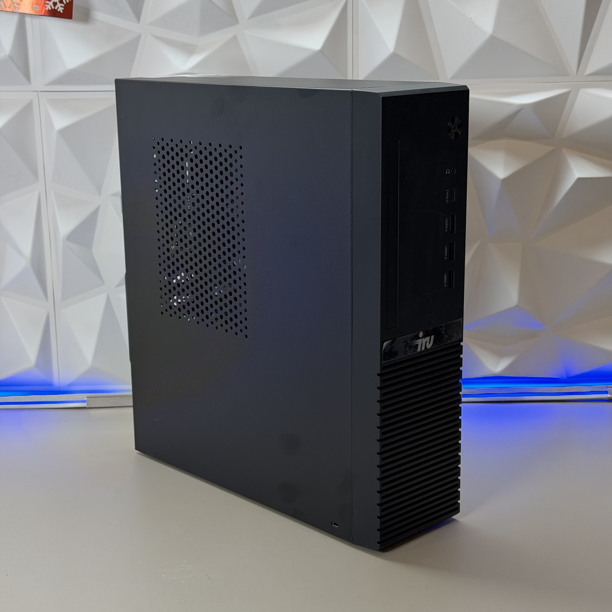 Системный блок IRU 310SC SFF i3 12100/16Gb DDR4/SSD256Gb UHDG 730/W11Pro/черный