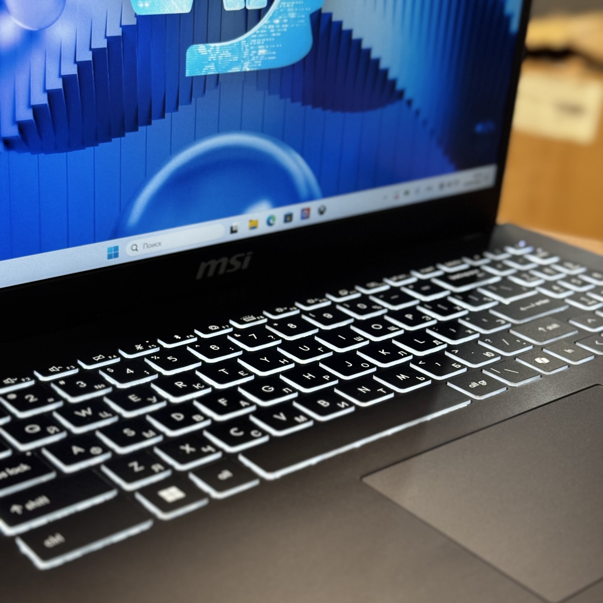 Ноутбук MSI Modern 15 H AI C1MG-006RU