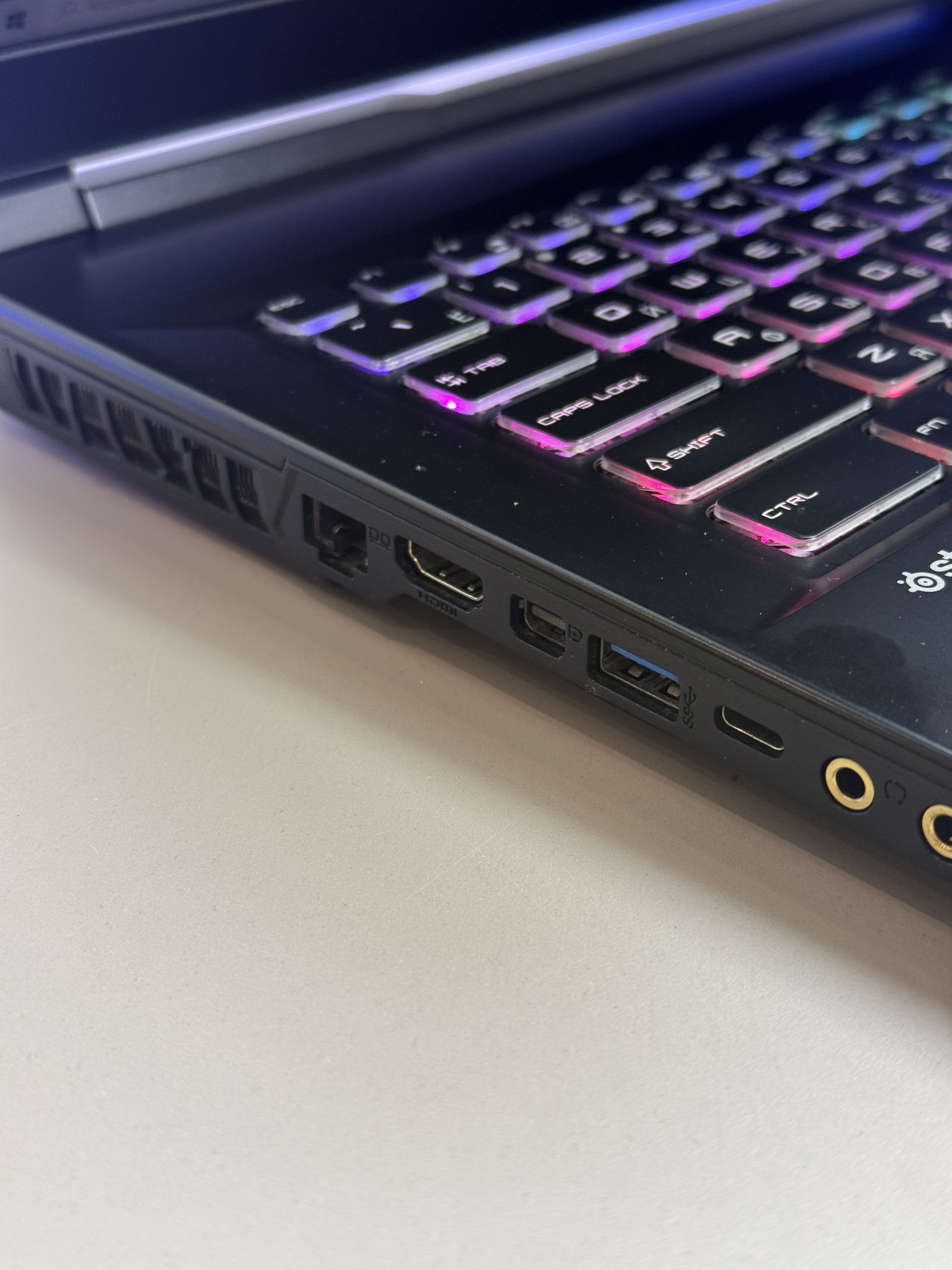 Ноутбук MSI GL75 Leopard 10SDK-202RU