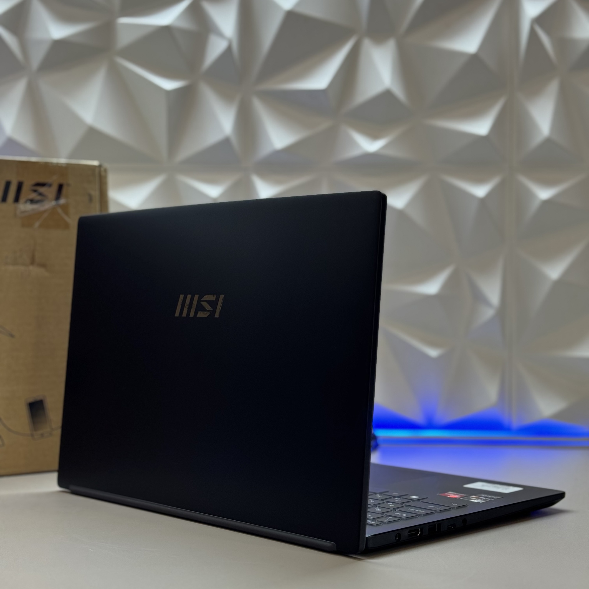 Ноутбук MSI Modern 15 B7M-244RU