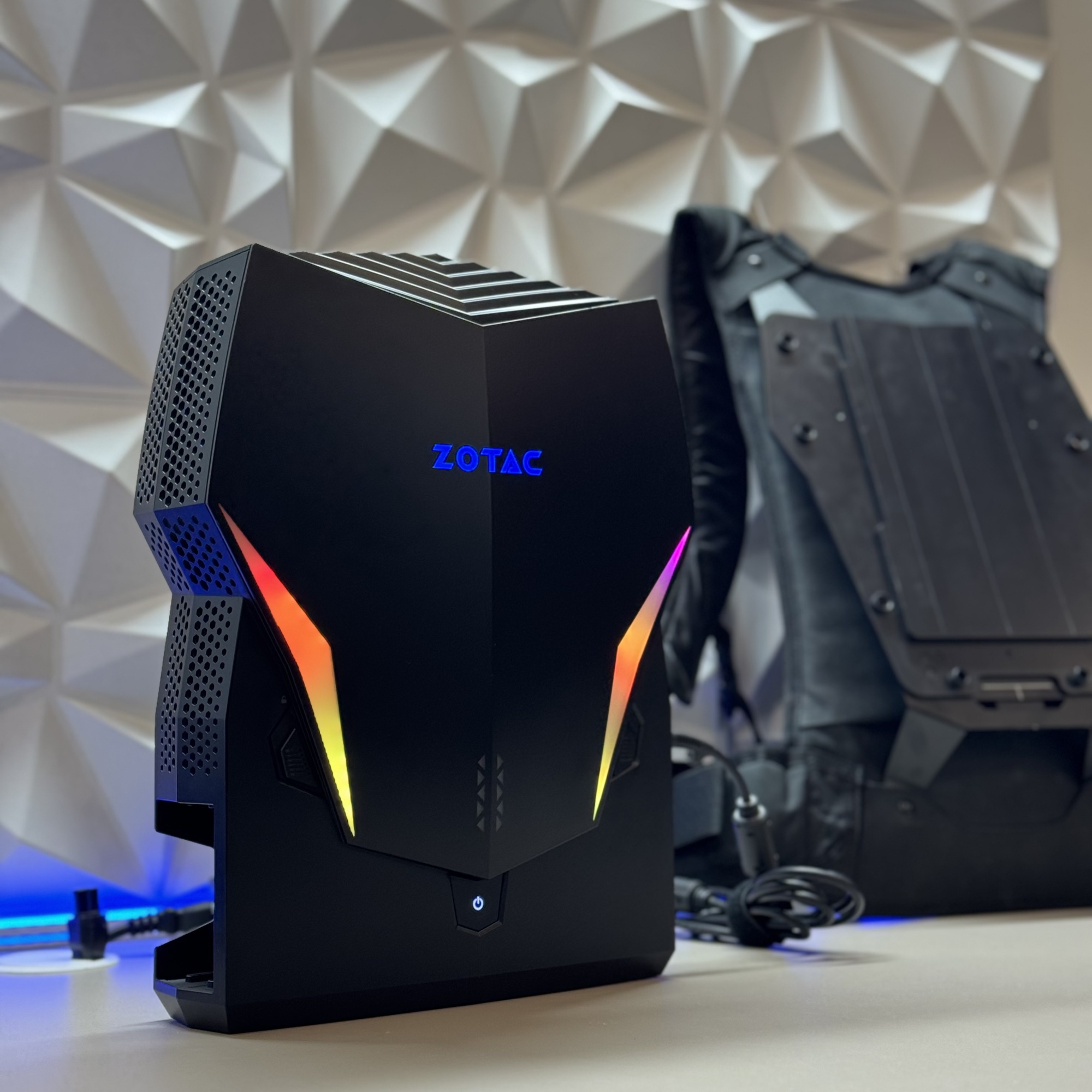 Портативный ПК Zotac ZBOX-VR7N72