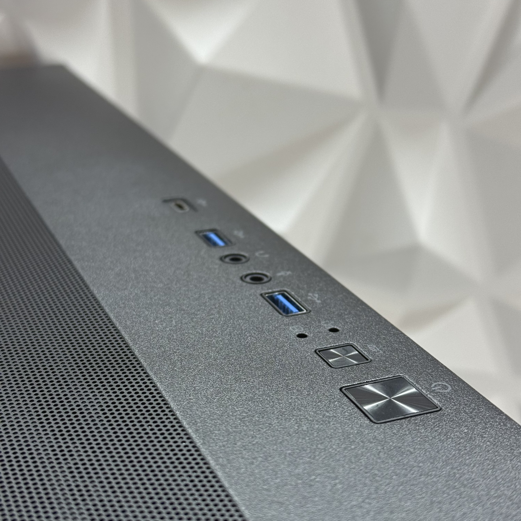 Корпус Gigabyte C301G черный без БП ATX 3x120mm 5x140mm 2xUSB3.0 audio bott PSU