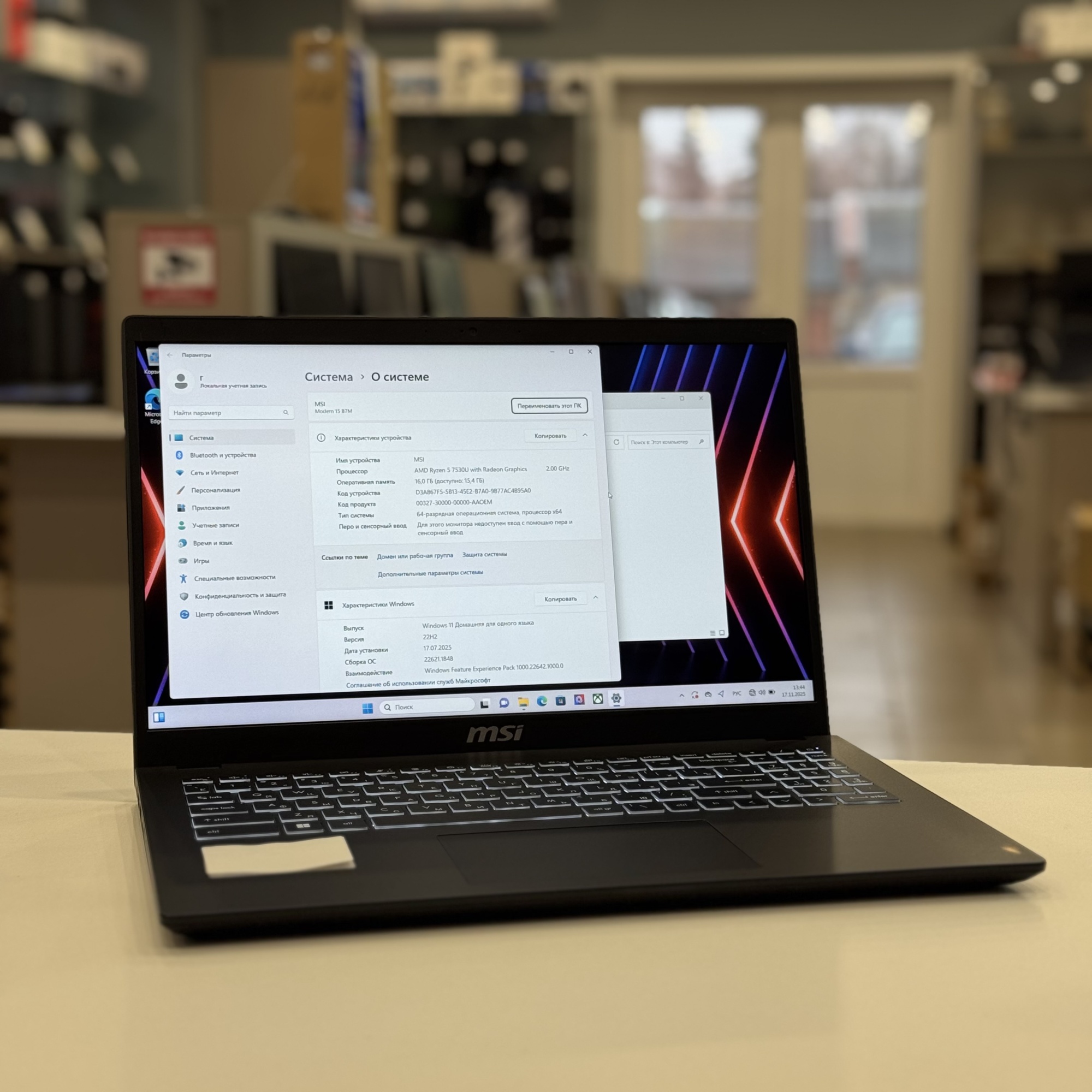 Ноутбук MSI Modern 15 B7M-255XRU